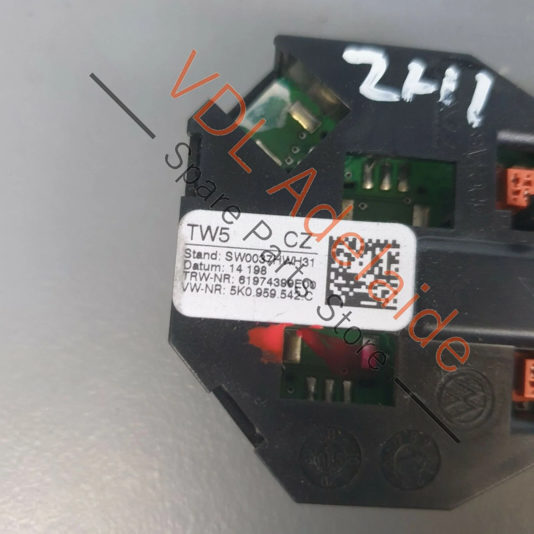 Volkswagen VW Amarok 2H Multifunction Steering Wheel Control Unit 5K0959542C - Image 3