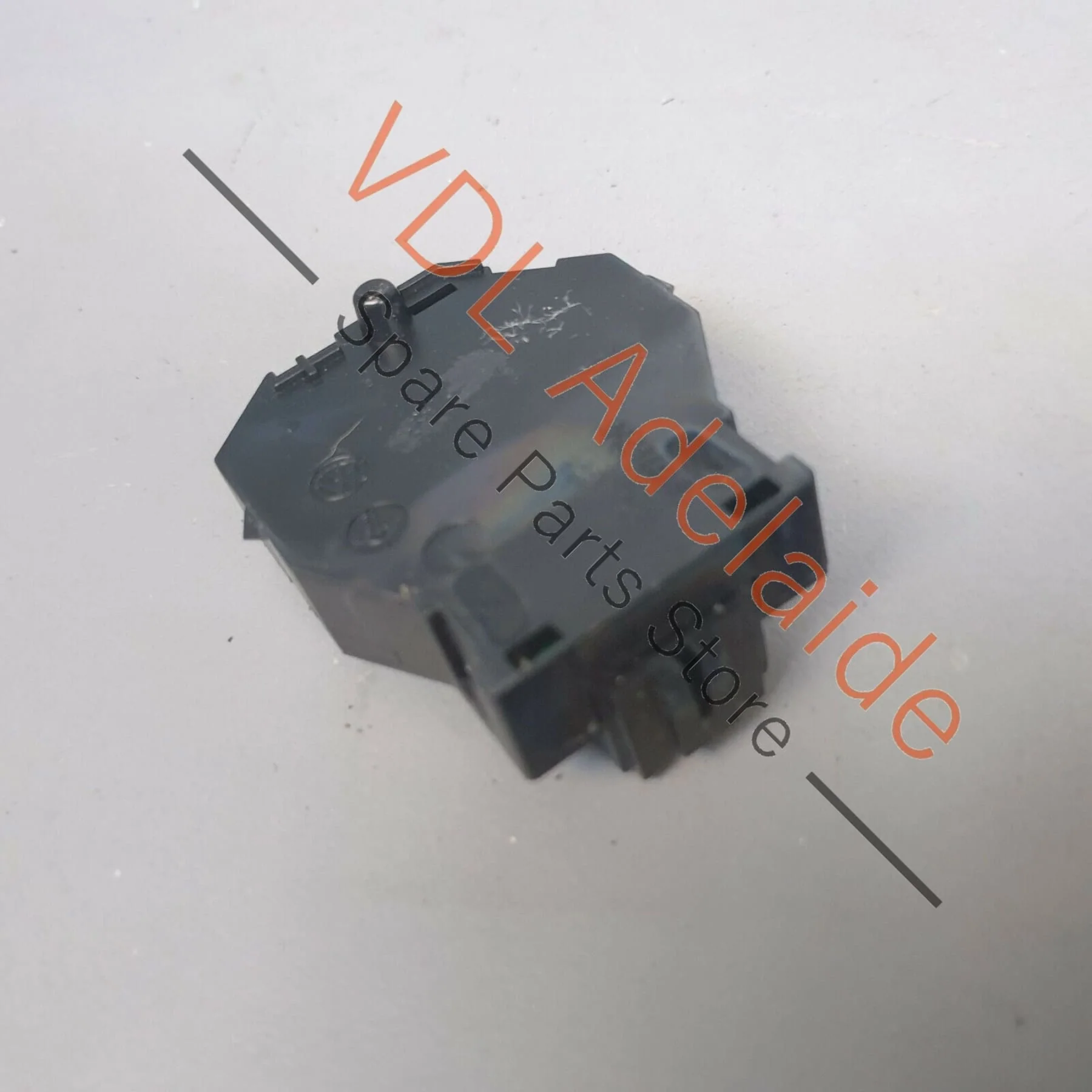 Volkswagen VW Amarok 2H Multifunction Steering Wheel Control Unit 5K0959542C - Image 4