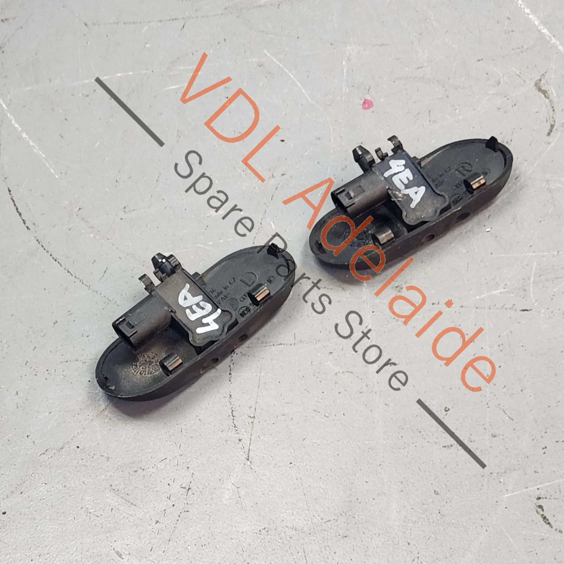 Audi A8 S8 D3 4E Windscreen Washer Jet Nozzle Heated Pair left & right 8E0955987D 8E0955988D - Image 2