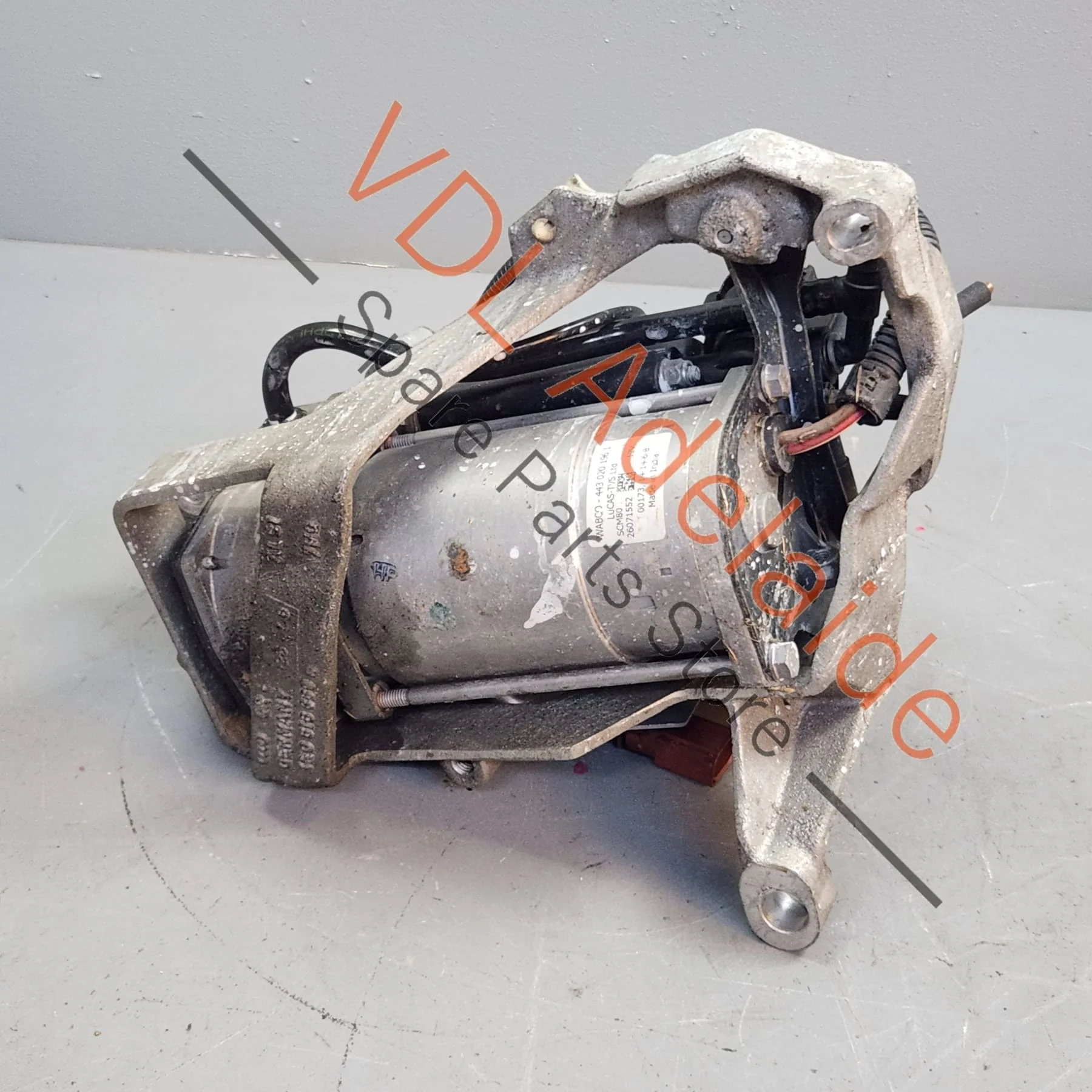 Audi A8 S8 D3 4E Air Suspension Pump 4E0616007E - Image 4