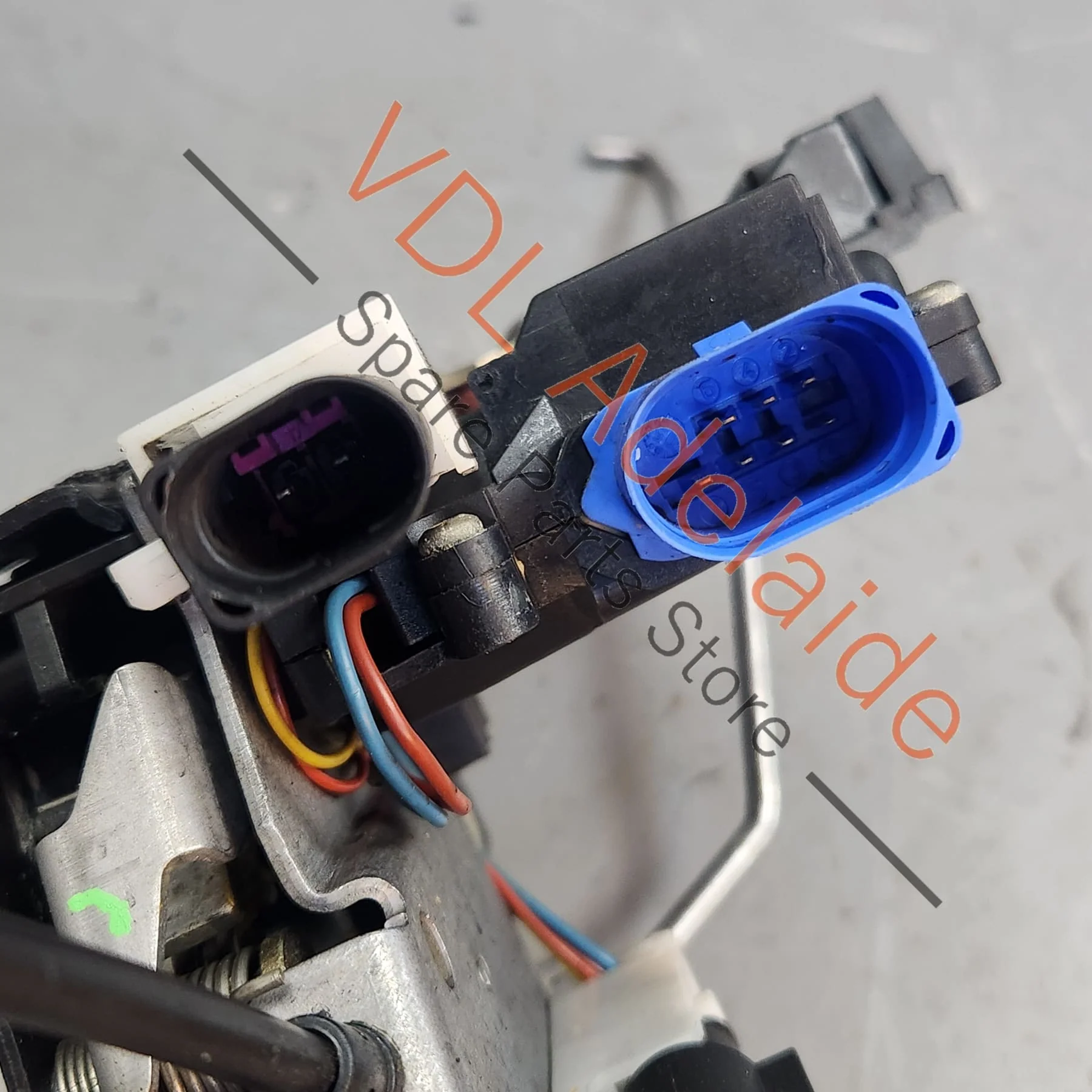Audi A8 D3 Front Left Door Lock Actuator 4E2837015A - Image 4