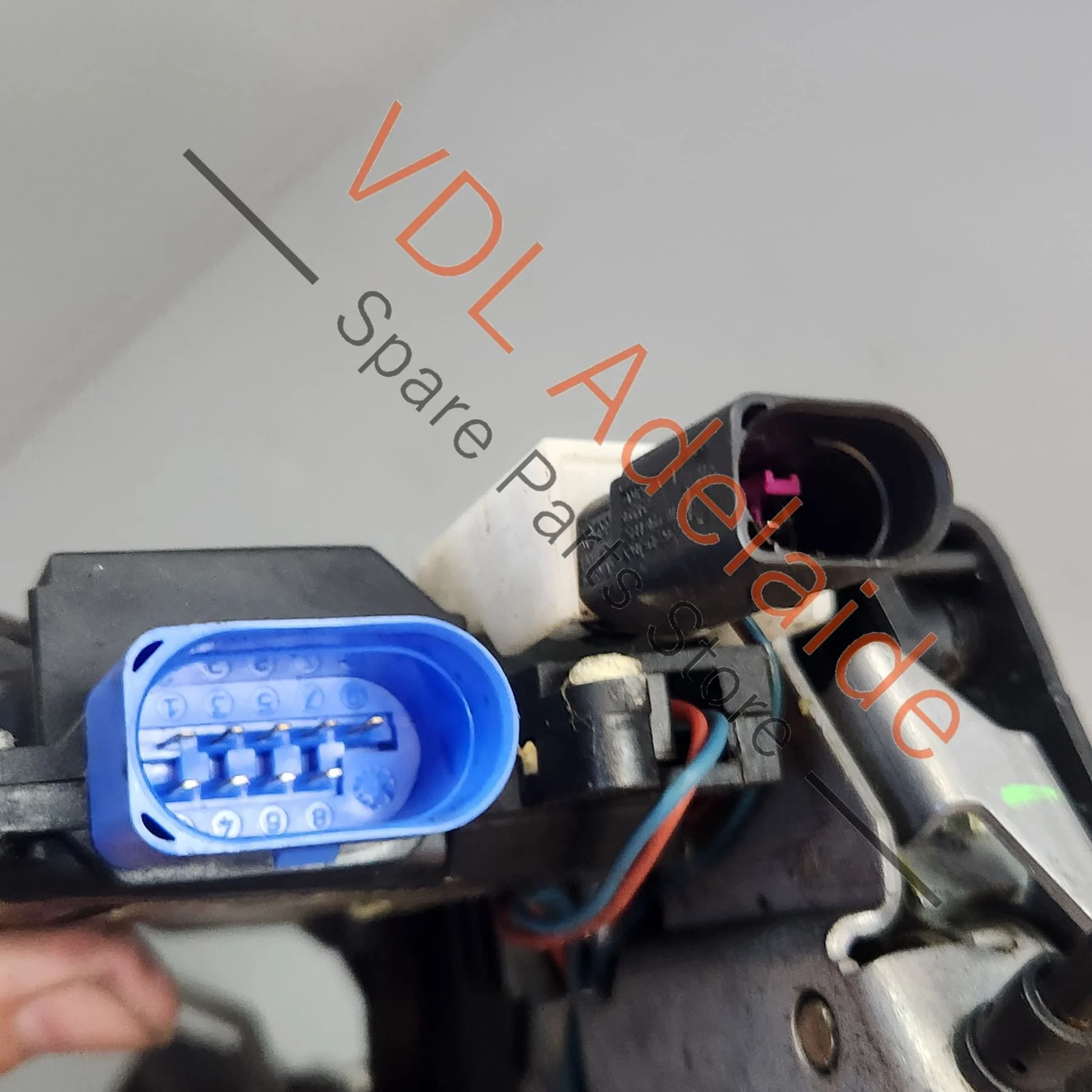 Audi A8 D3 Front Right Door Lock Actuator 4E2837016A - Image 4