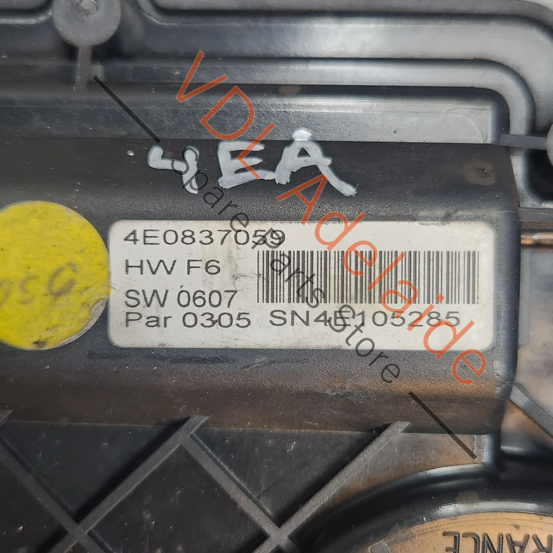 Audi A8 D3 S8 Power Door Latch Lock Motor 4E0837059 - Image 4