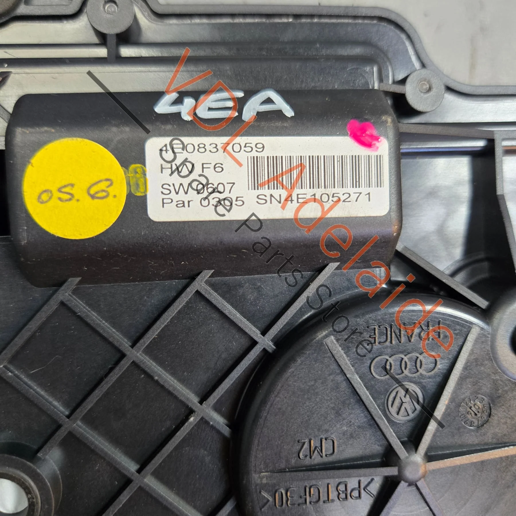 Audi A8 D3 S8 Power Door Latch Lock Motor 4E0837059 - Image 9