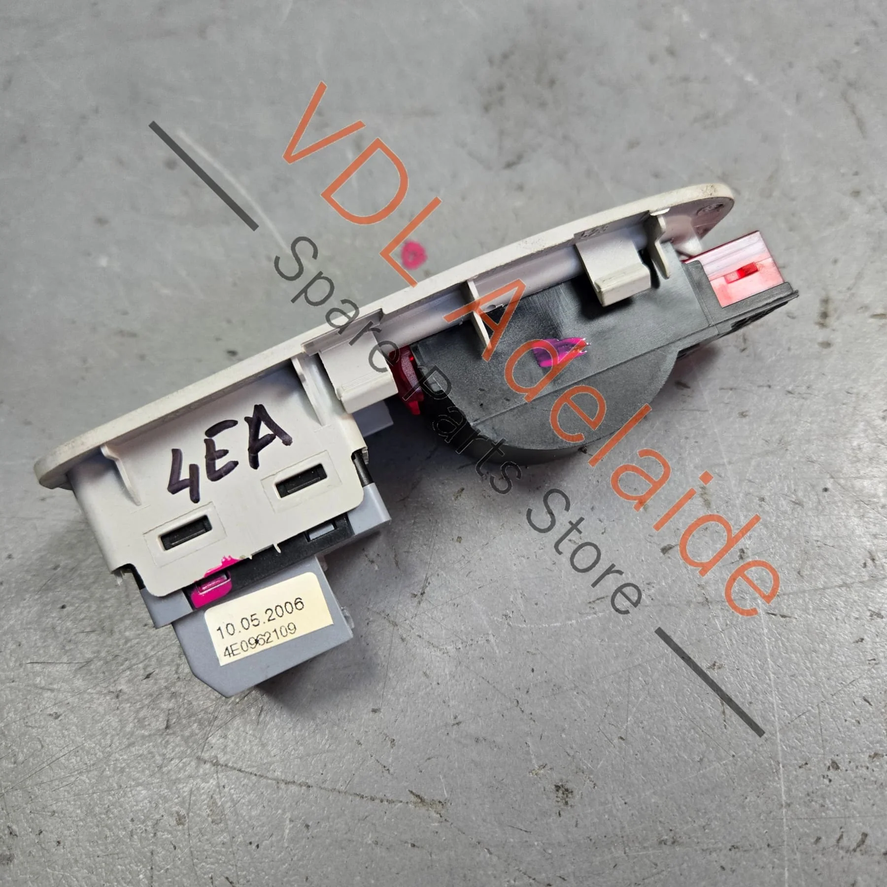 Audi A8 D3 Door Button Switch for Tow Away Anti Theft Protection 4E0962109 - Image 5