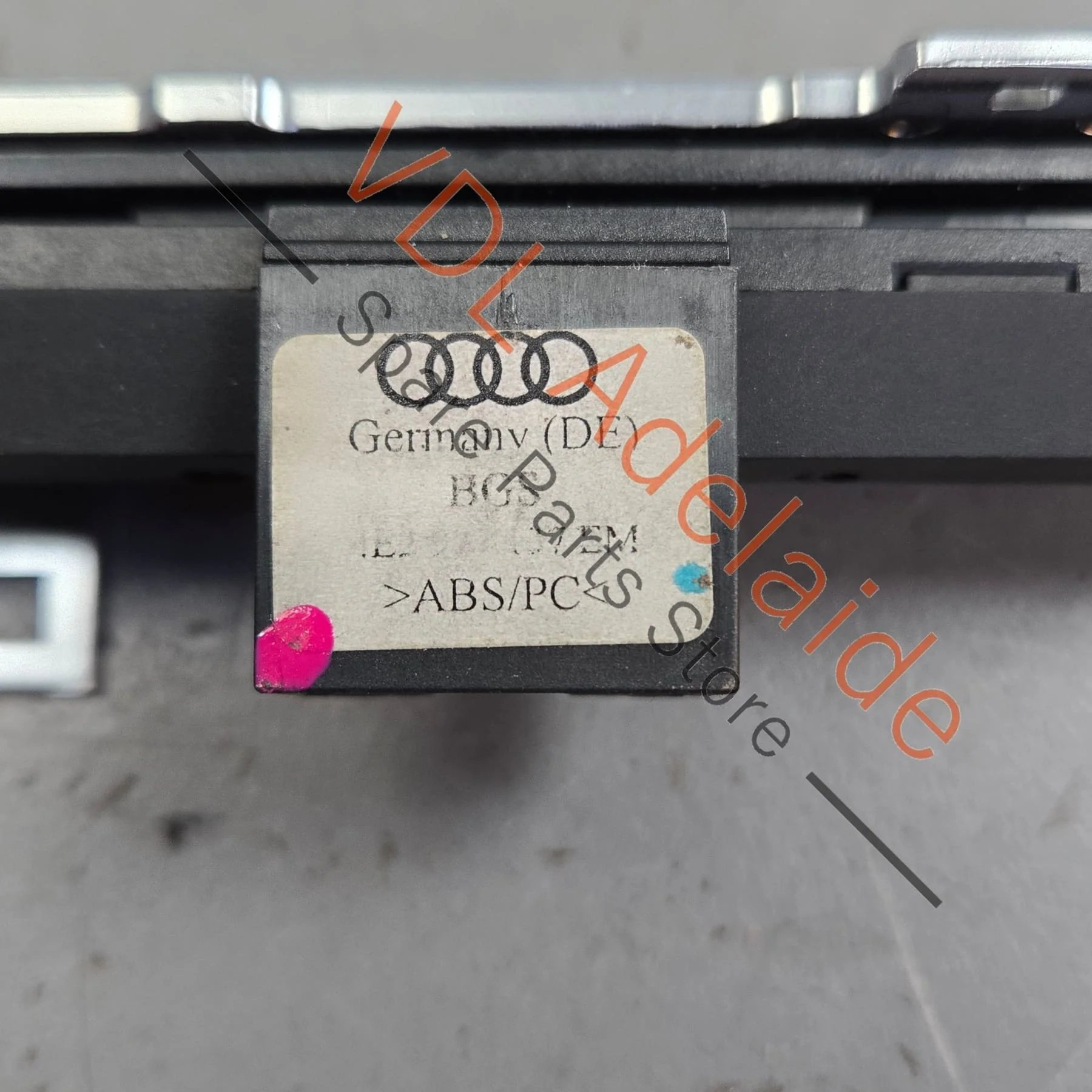 Audi A8 D3 Dash Switch for Electric Blind Hazard and ESP 4E2927137EM - Image 4