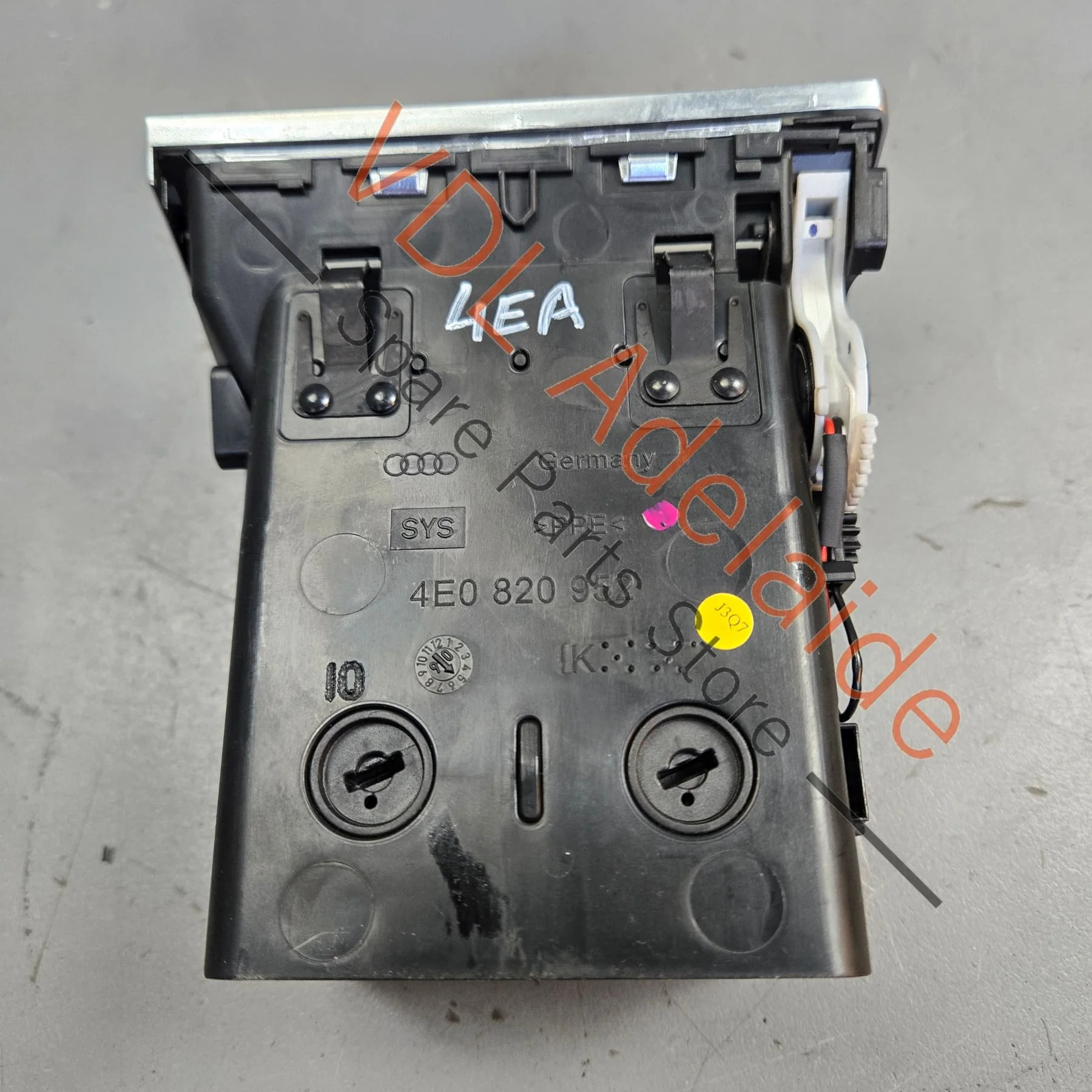 Audi A8 D3 4E Right Centre Dashboard Air Vent 4E0820952J 3Q7 - Image 4