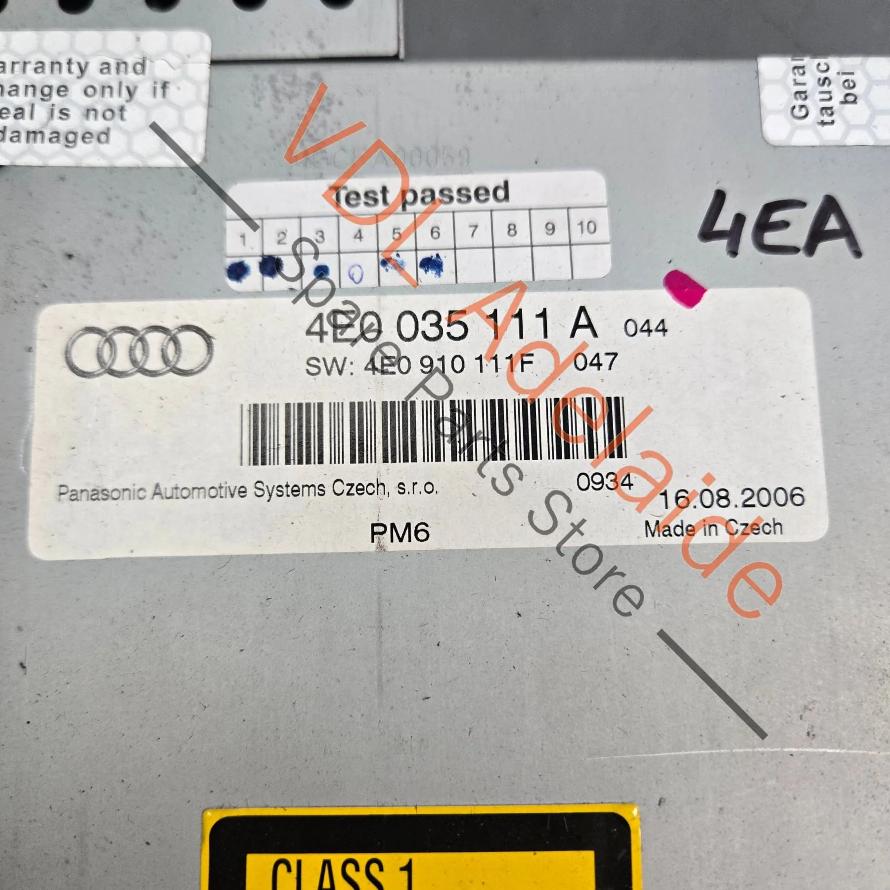 Audi 6 Disc CD Changer 4E0057111 4E0910111 - Image 3