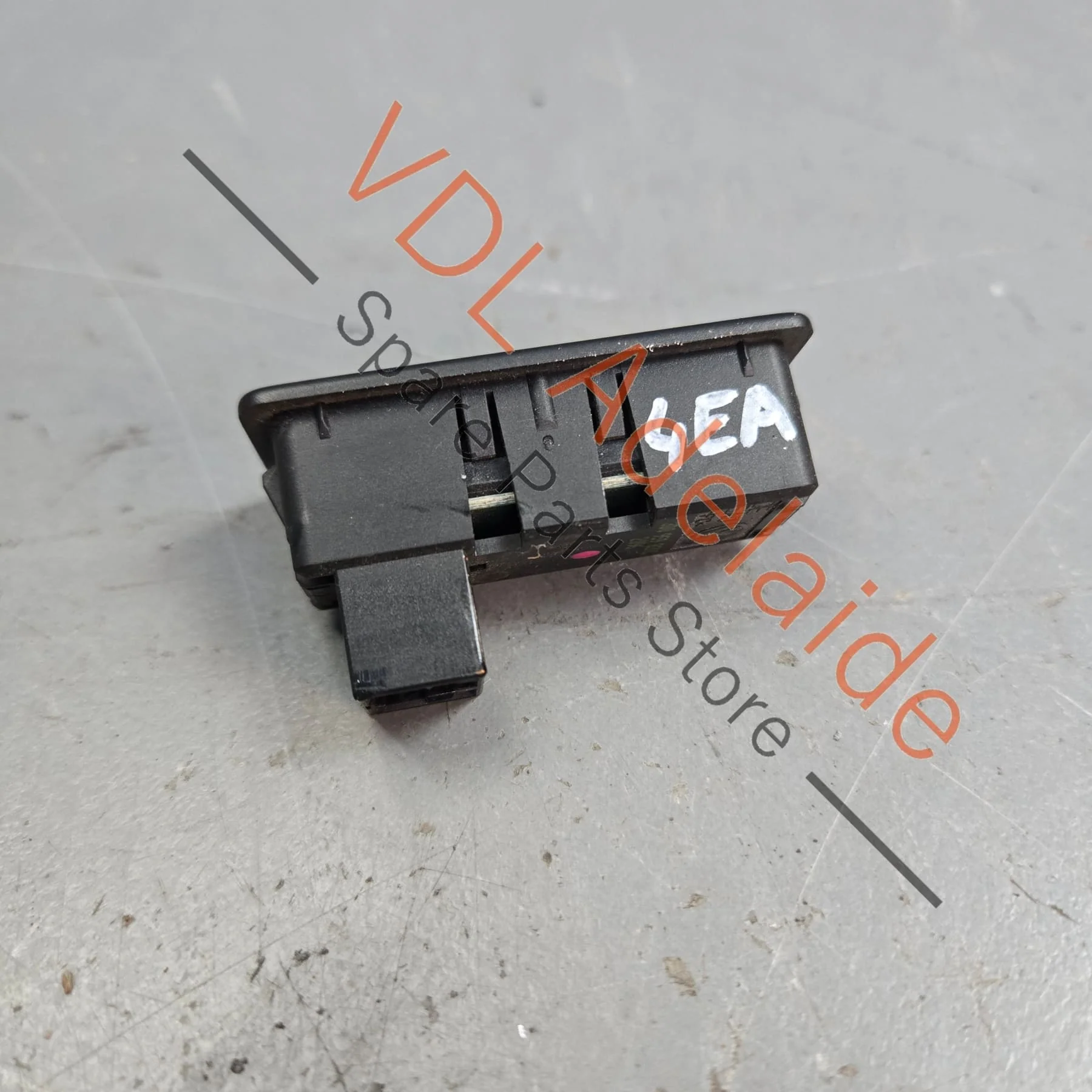 Audi Push Button Switch for Automatic Boot Lid Close Closing 3D0959831D - Image 3