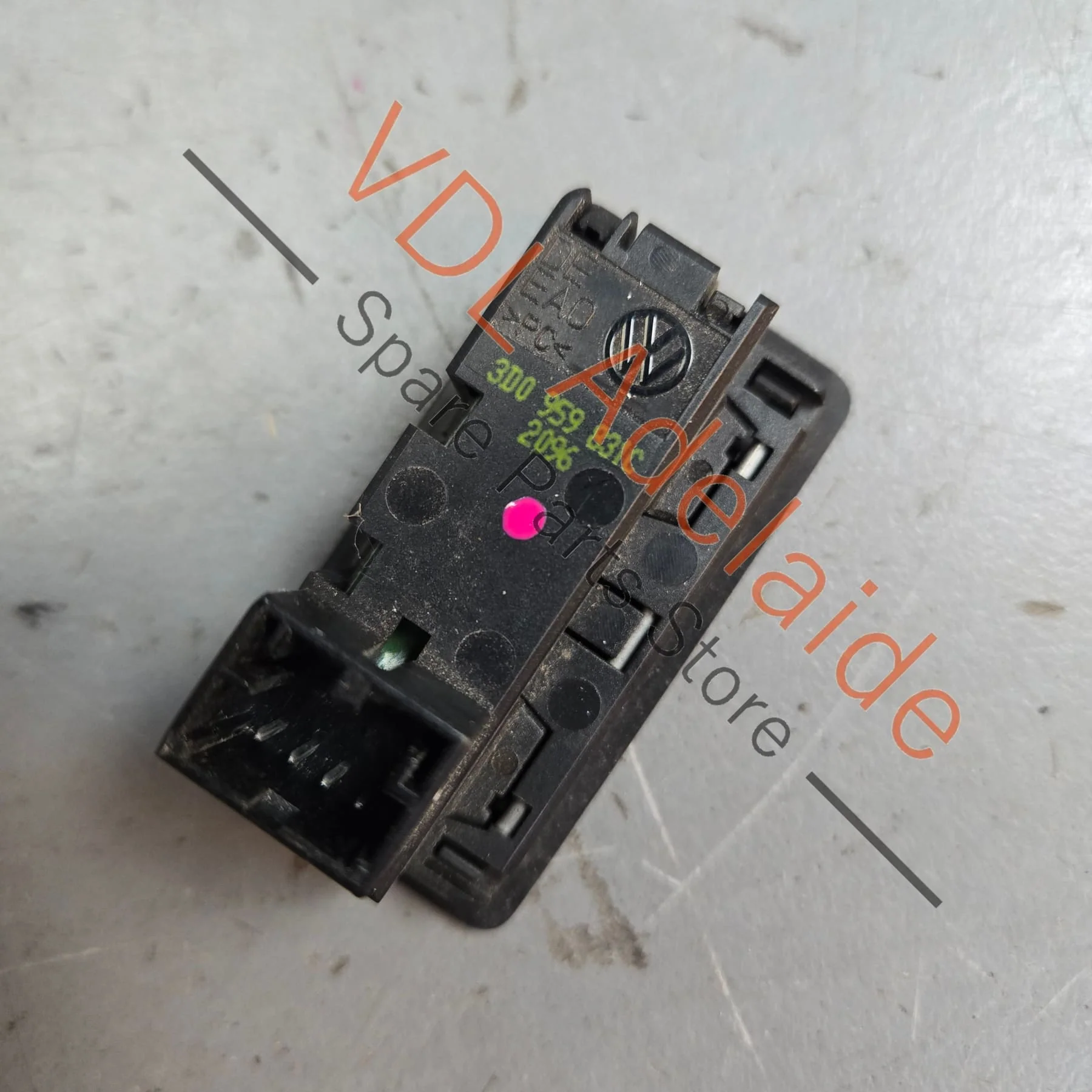 Audi Push Button Switch for Automatic Boot Lid Close Closing 3D0959831D - Image 4