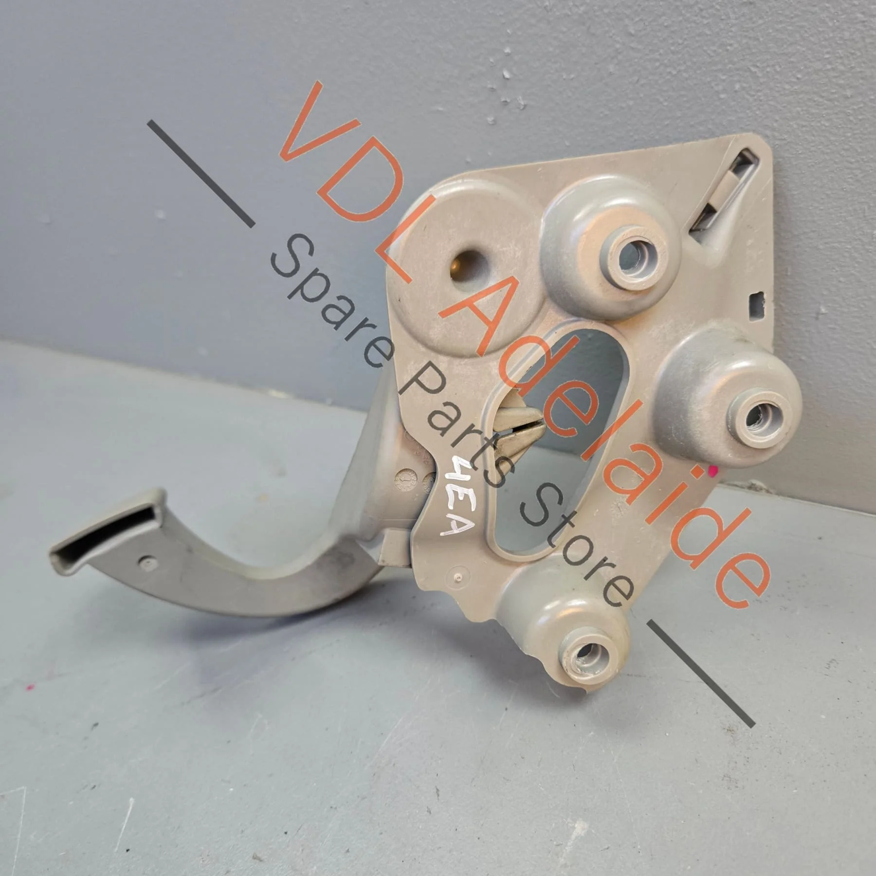 Audi A8 S8 RHD Bonnet Release Handle Grip Pull 4E2823533C E59 - Image 2