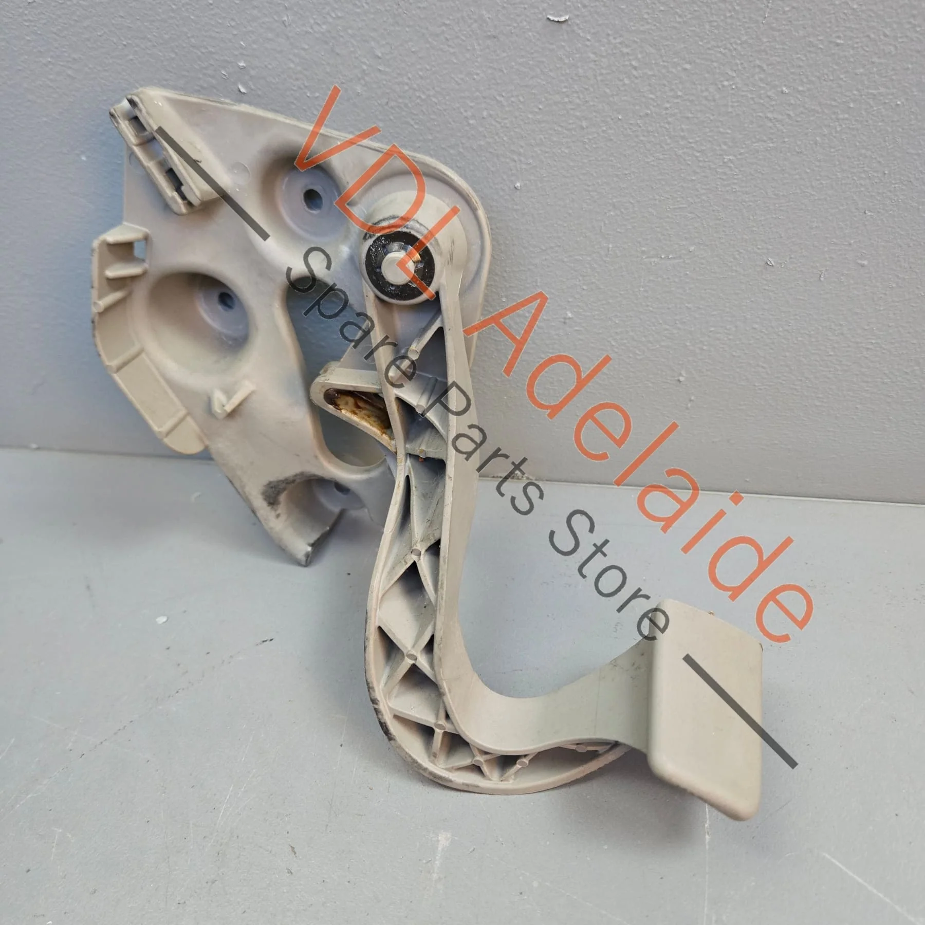 Audi A8 S8 RHD Bonnet Release Handle Grip Pull 4E2823533C E59 - Image 3