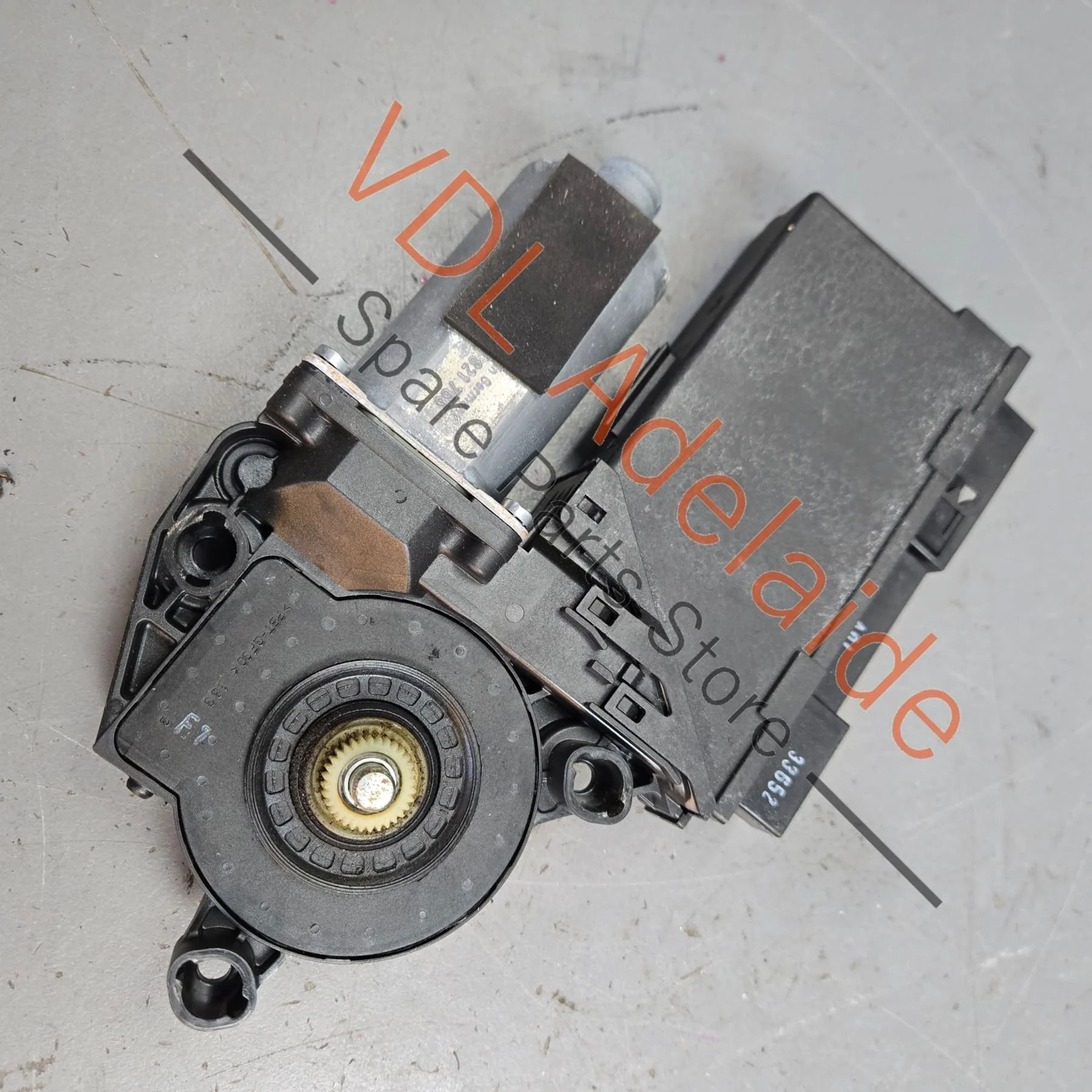 Audi A8 S8 Rear Right Window Regulator Motor 4E0959802D - Image 2