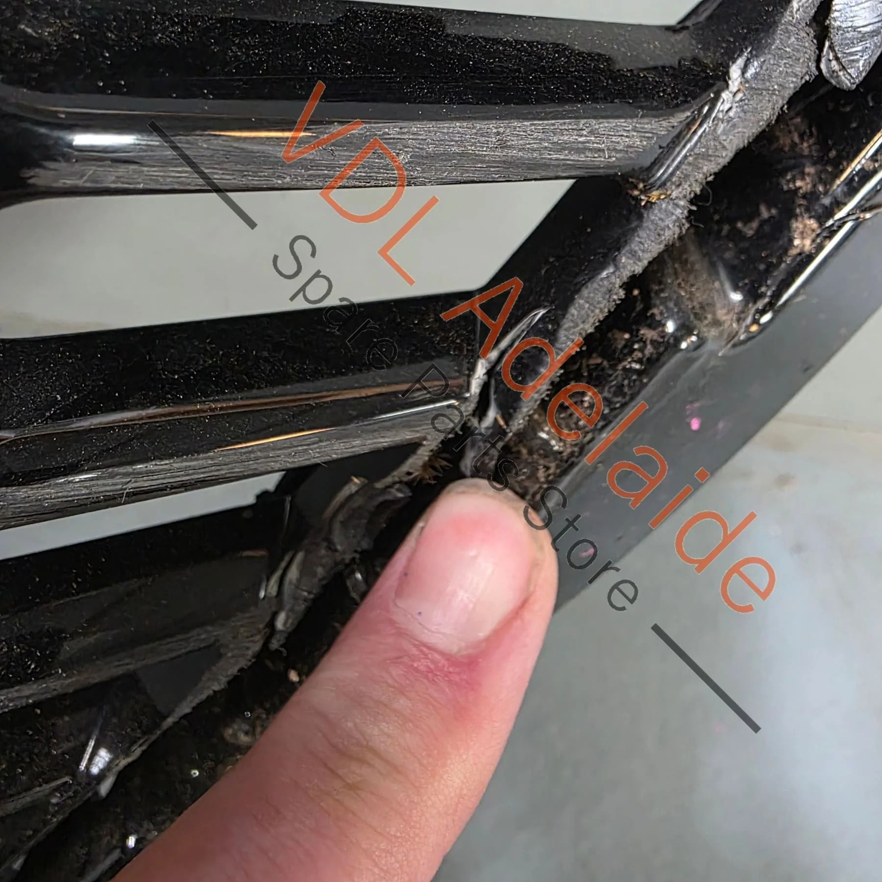Genuine Audi RS7 4K Front Grille Black Glossy 4K8853651F T94 **some damage** - Image 5