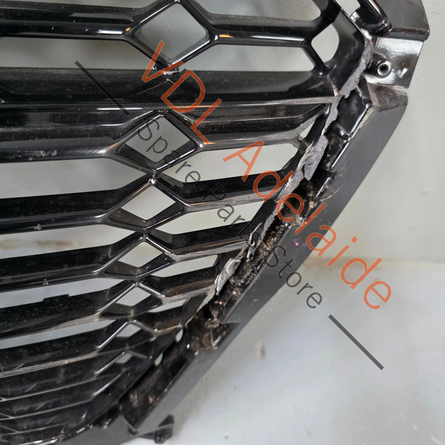 Genuine Audi RS7 4K Front Grille Black Glossy 4K8853651F T94 **some damage** - Image 7