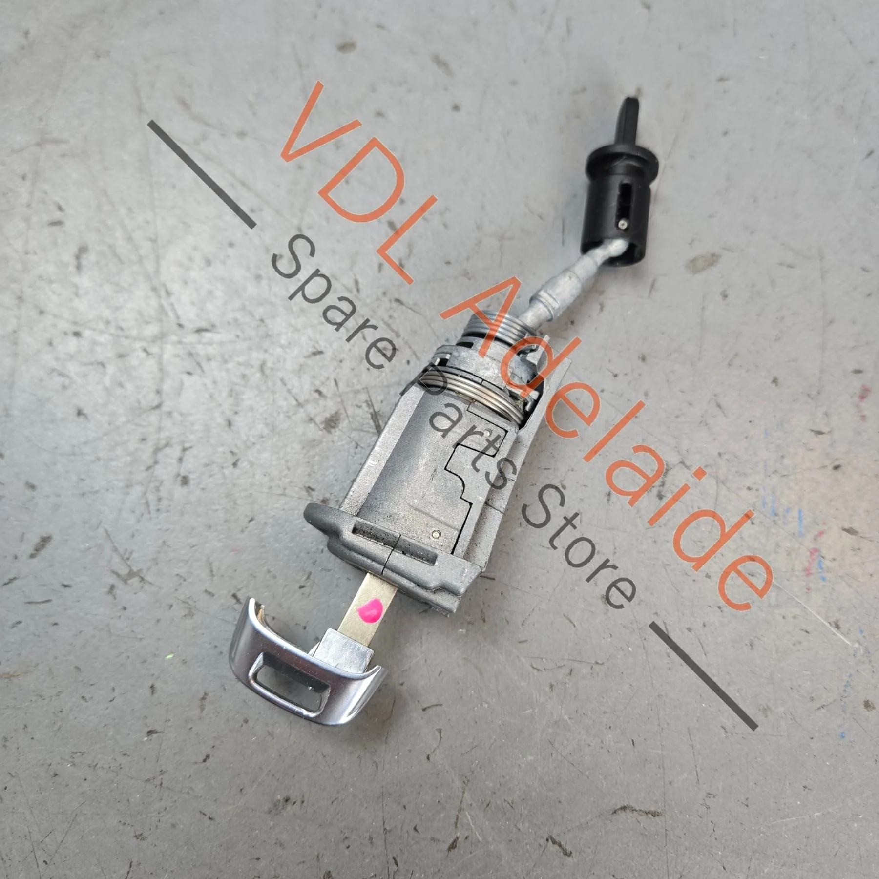 Audi Drivers Door Lock Barrel and matching blade key 107837168FH - Image 2