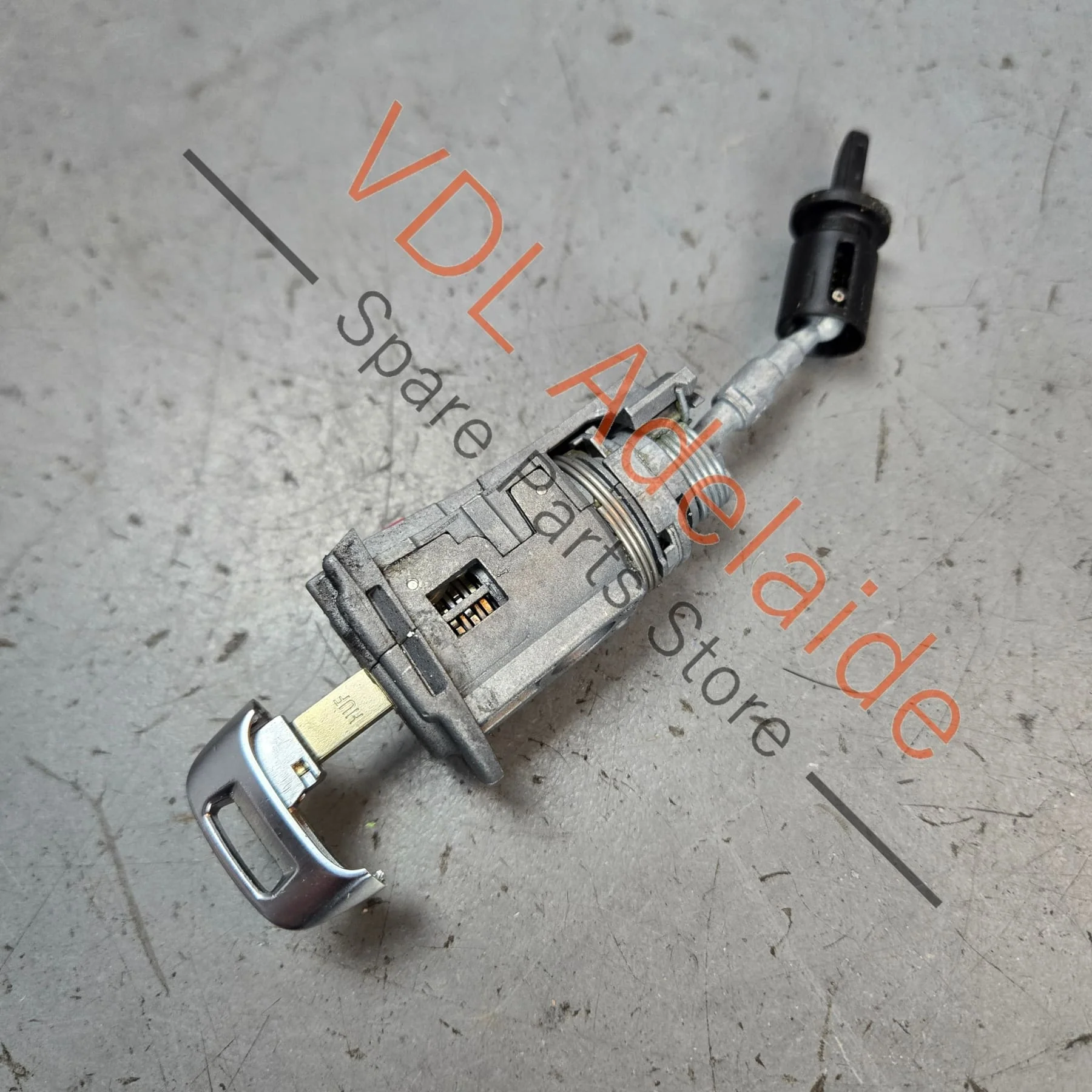 Audi Drivers Door Lock Barrel and matching blade key 107837168FH - Image 3