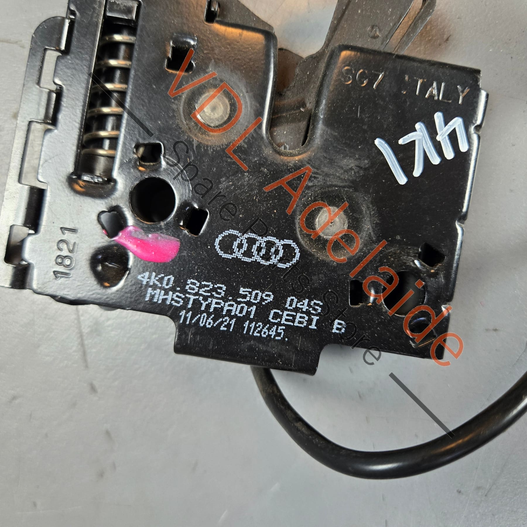 Audi A6 A7 Dual Bonnet Catch Lid Lock 4K0823509A - Image 2