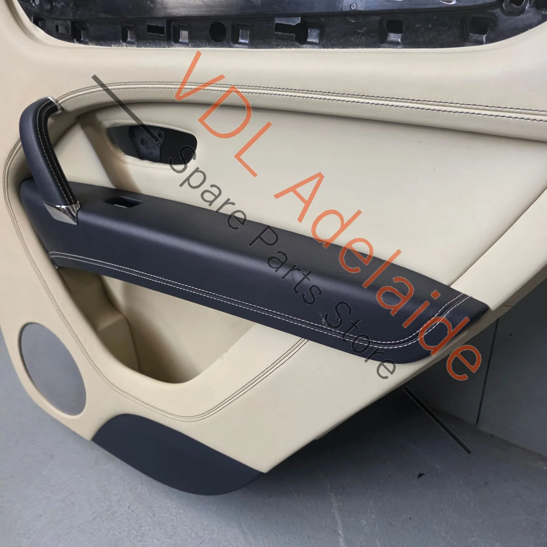 Bentley Bentayga Set of Door Trim Leather Hyde Colour Linen / Imperial Blue - Image 12