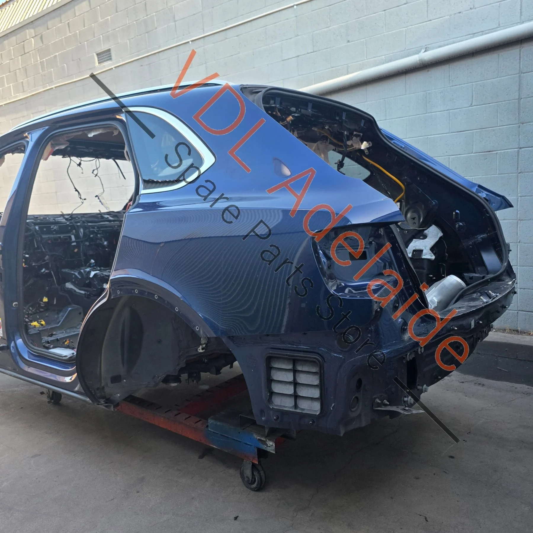 Bentley Bentayga 4V Left Rear Fender Chassis Section Cut - Image 2