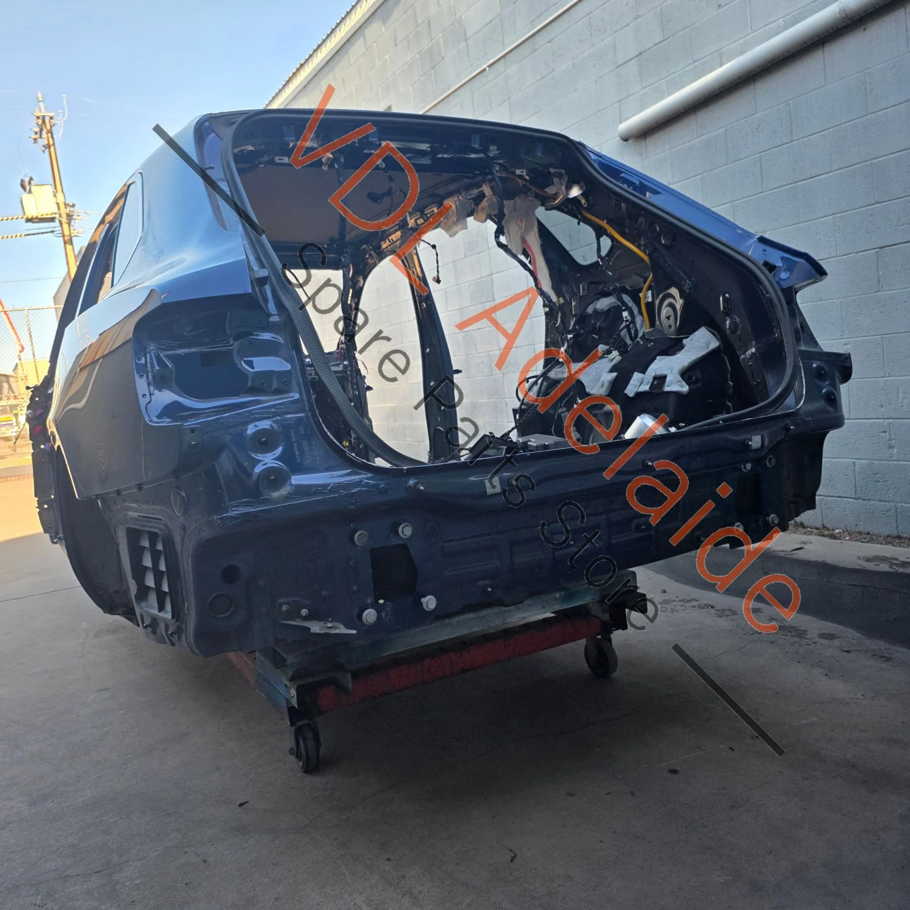 Bentley Bentayga 4V Left Rear Fender Chassis Section Cut - Image 3