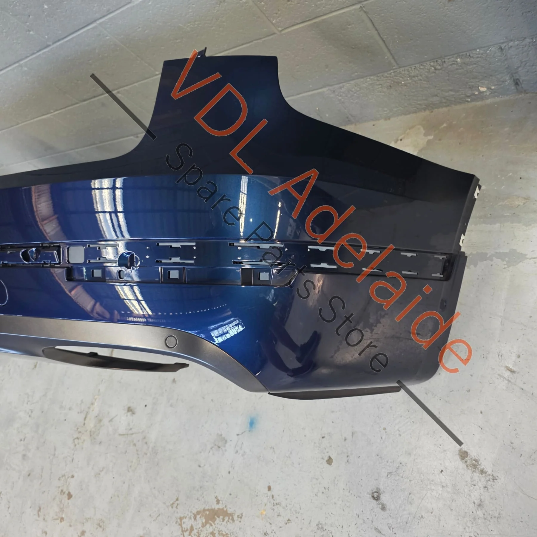 Bentley Bentayga 4V Rear Bumper Cover & Diffuser - Image 2