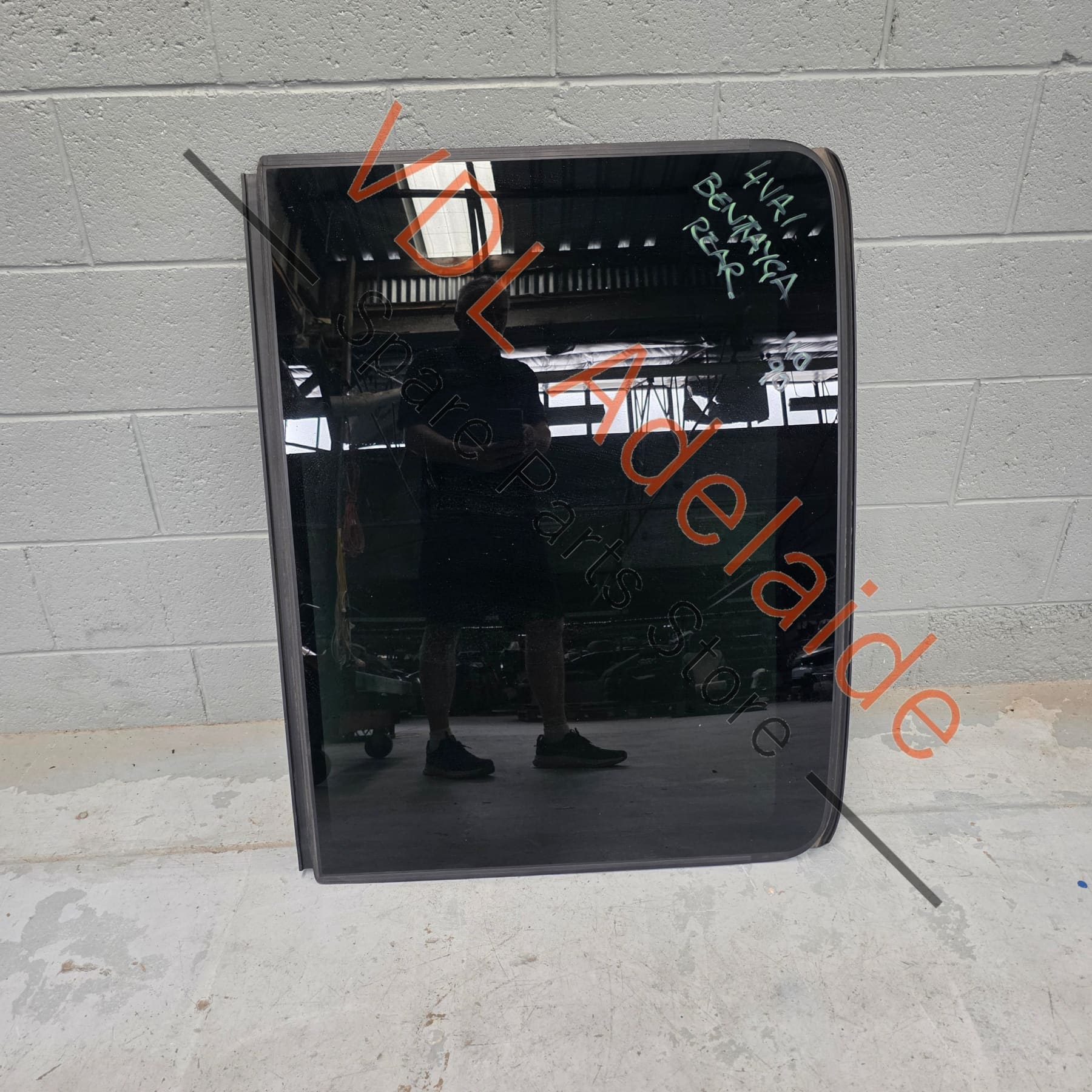 Audi Q7 Bentley Bentayga Panoramic Glass Roof Rear 4M0877056D 4M0877056B