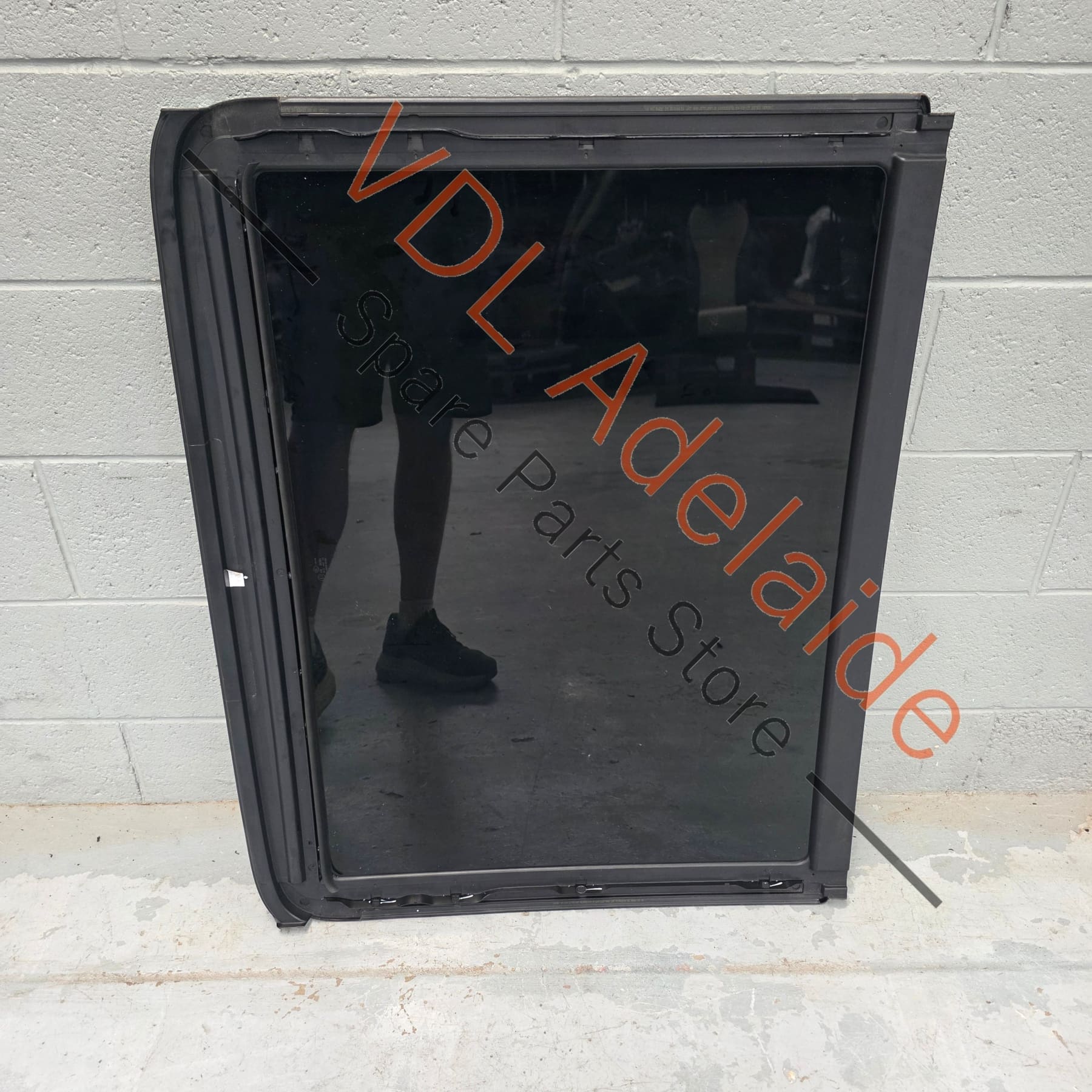 Audi Q7 Bentley Bentayga Panoramic Glass Roof Rear 4M0877056D 4M0877056B - Image 4
