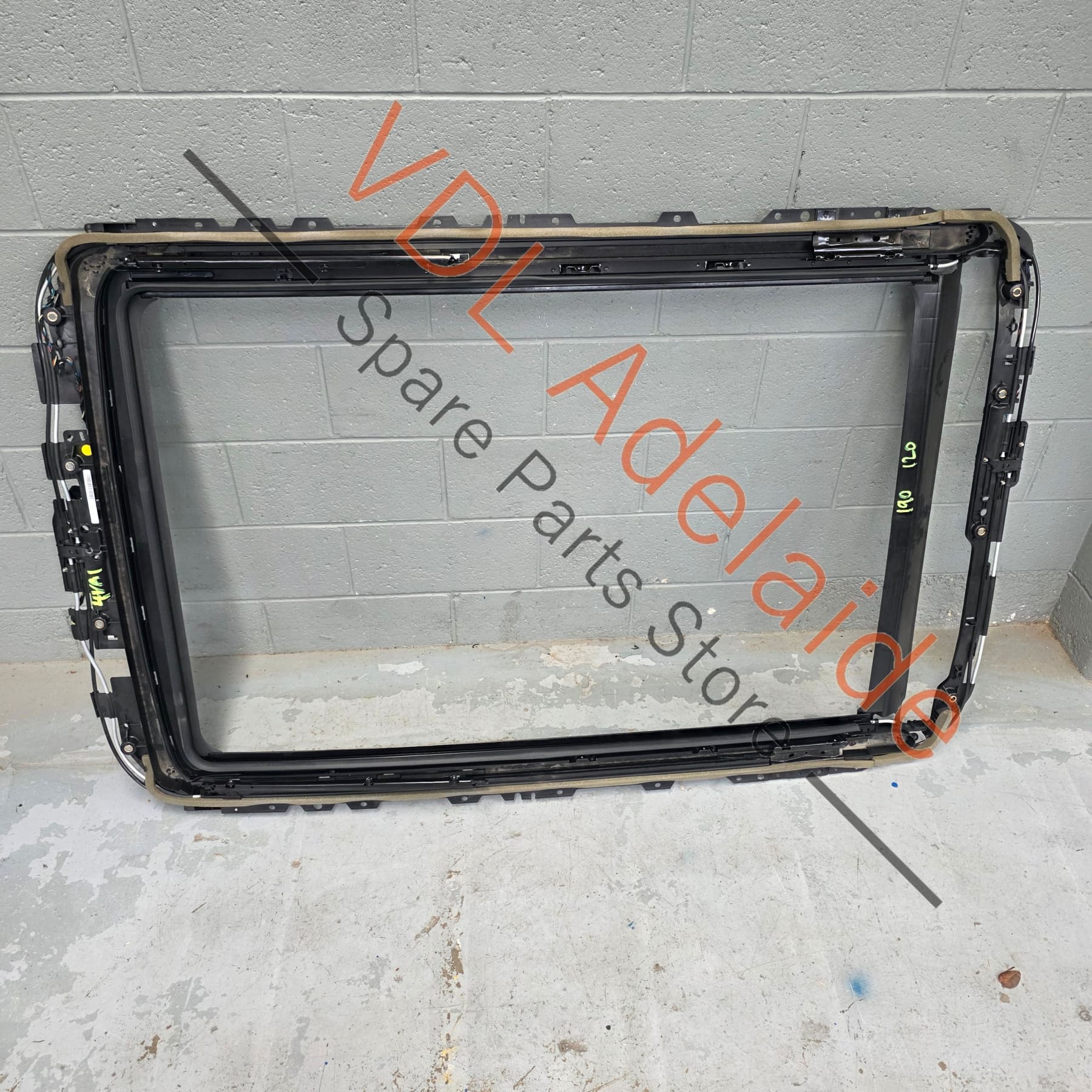 Audi Q7 Touareg CR Bentley Bentayga Panoramic Roof Frame with Sliding rails 4M0877049E