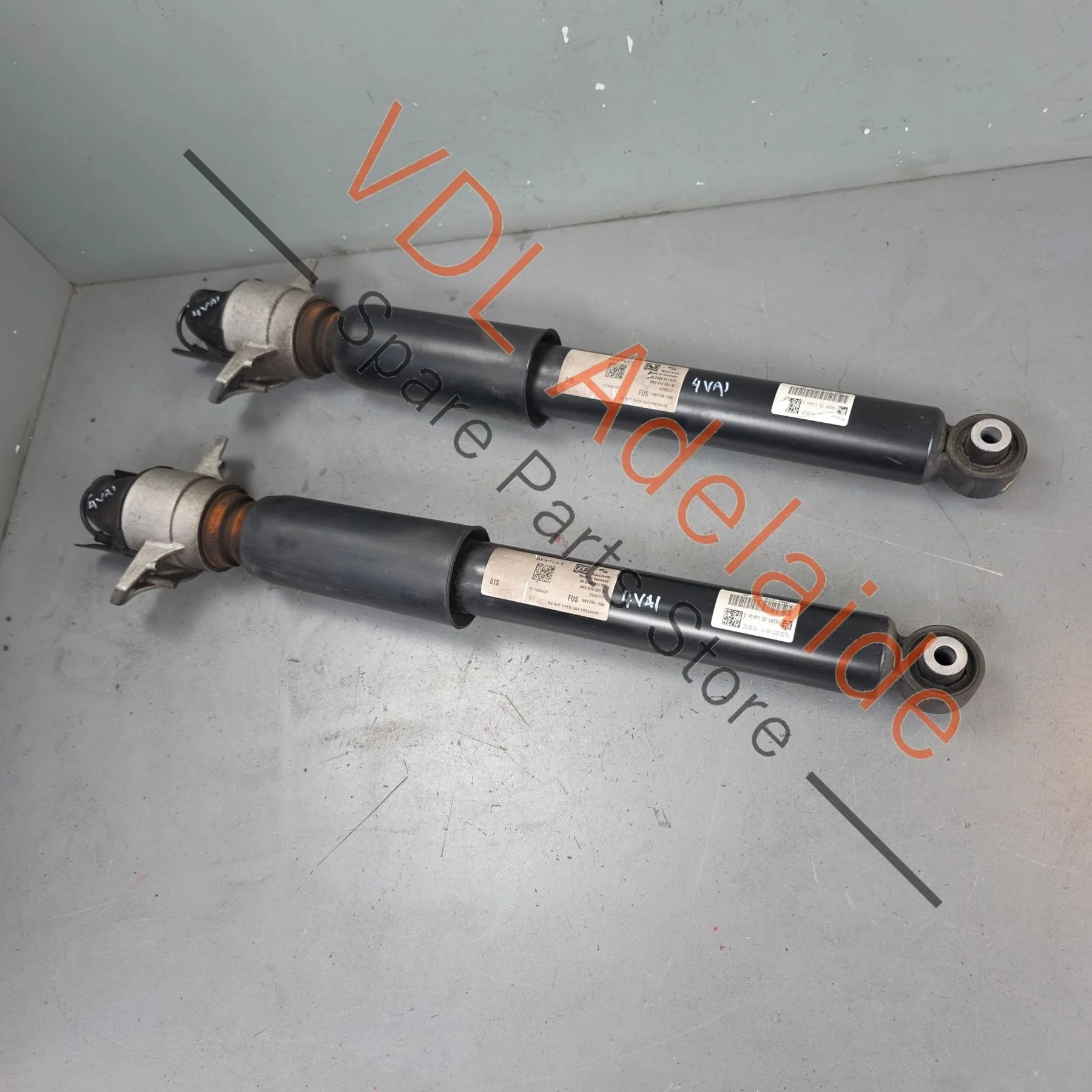 Bentley Bentayga Pair of Rear Shock Absorbers Electronic / CDC 4M0513021AT