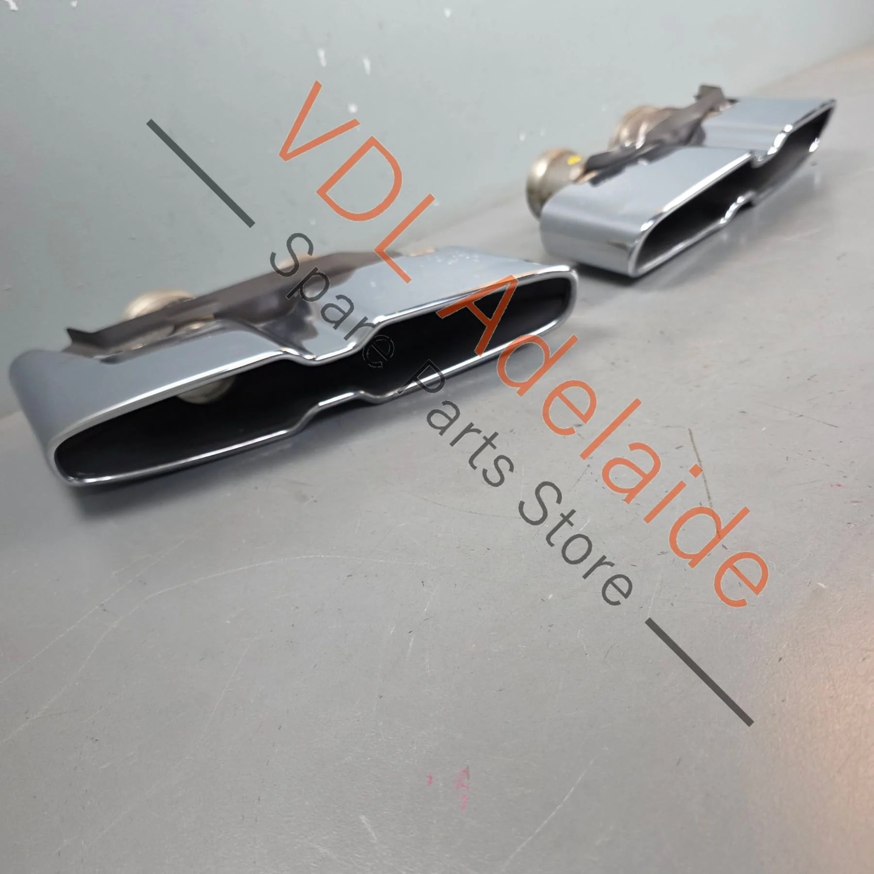 Bentley Bentayga Set of Chrome Tail Pipe Trim Exhaust Outlets 36A253682A 36A253681A