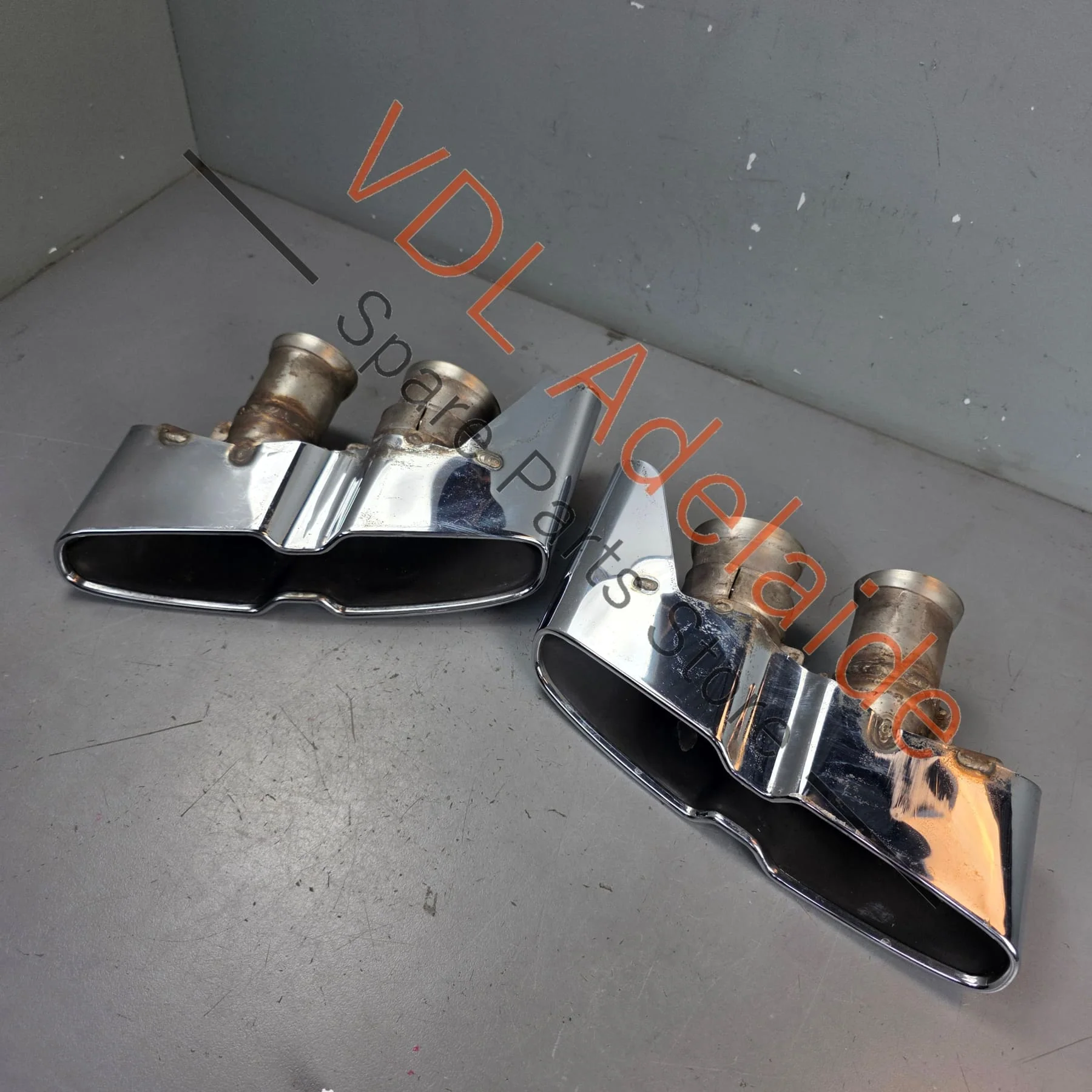 Bentley Bentayga Set of Chrome Tail Pipe Trim Exhaust Outlets 36A253682A 36A253681A - Image 5