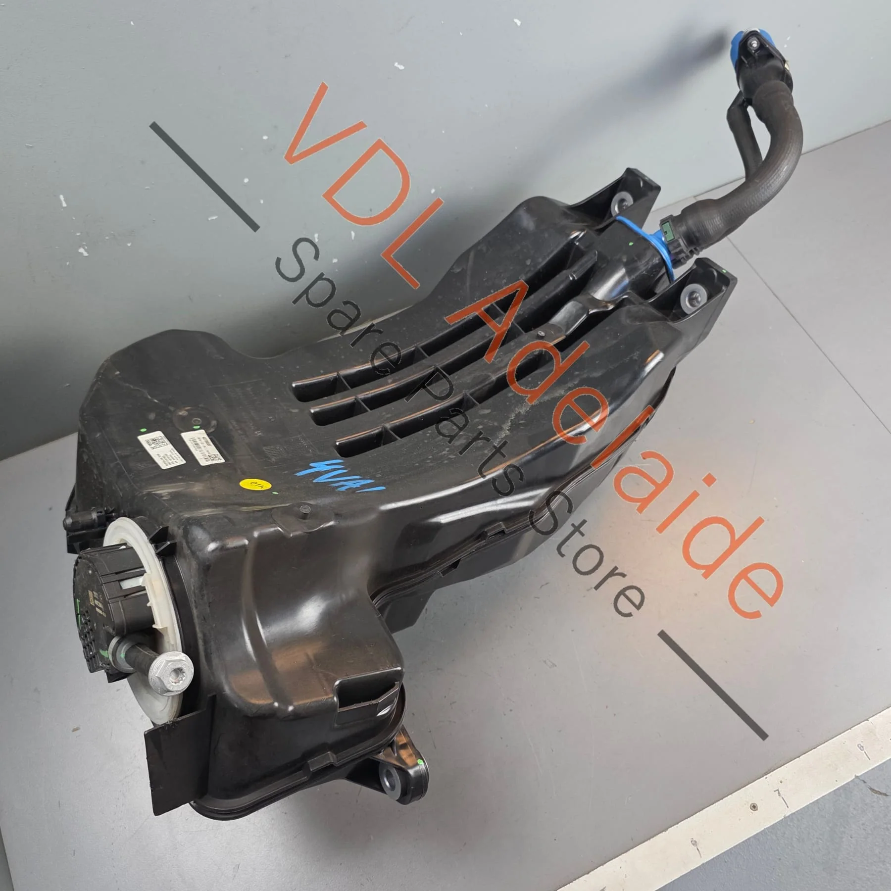 Bentley Bentayga Adblue Tank with Metering Pump 4M0131878BQ