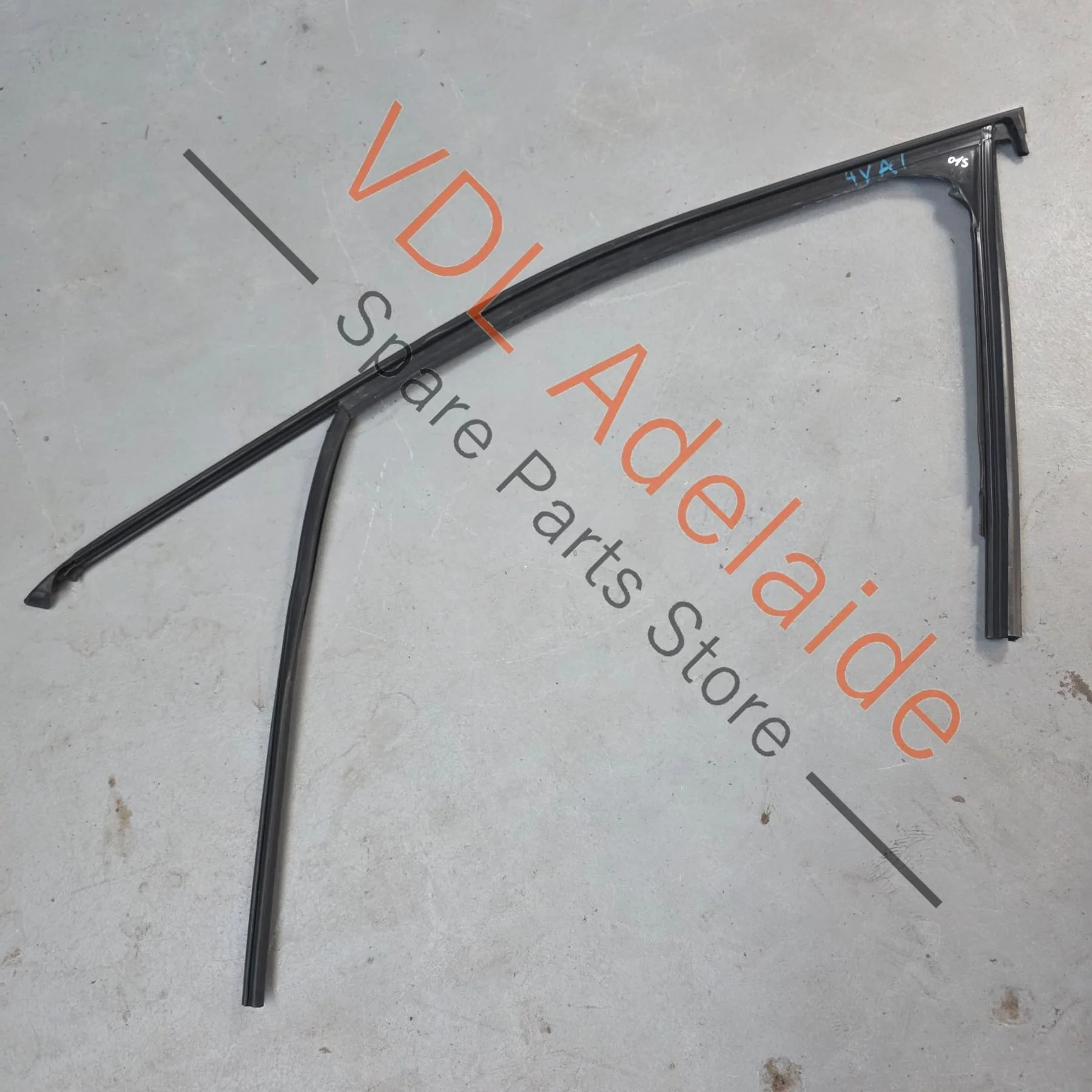 Bentley Bentayga 4V Front Right Window Seal Gasket Rubber 36A837432A - Image 3