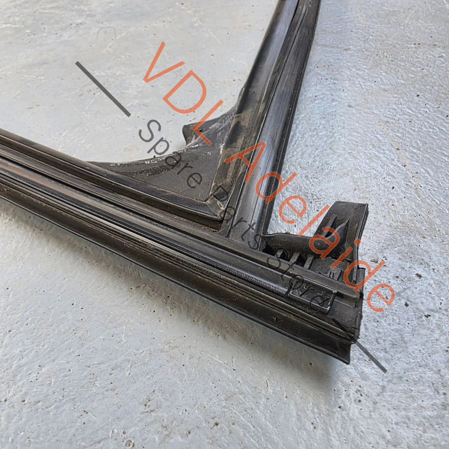 Bentley Bentayga 4V Front Right Window Seal Gasket Rubber 36A837432A - Image 5
