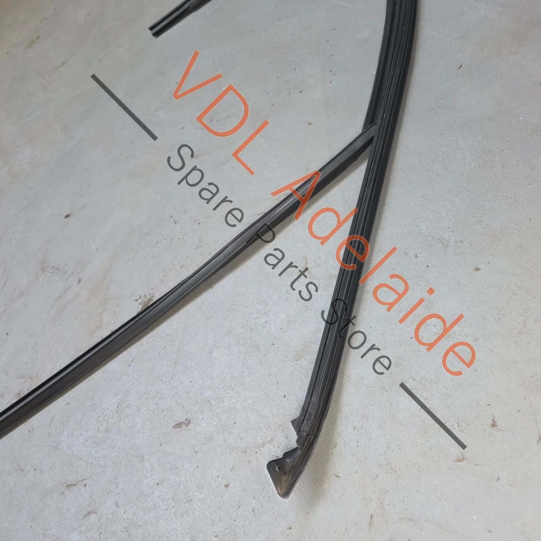 Bentley Bentayga 4V Front Right Window Seal Gasket Rubber 36A837432A - Image 6