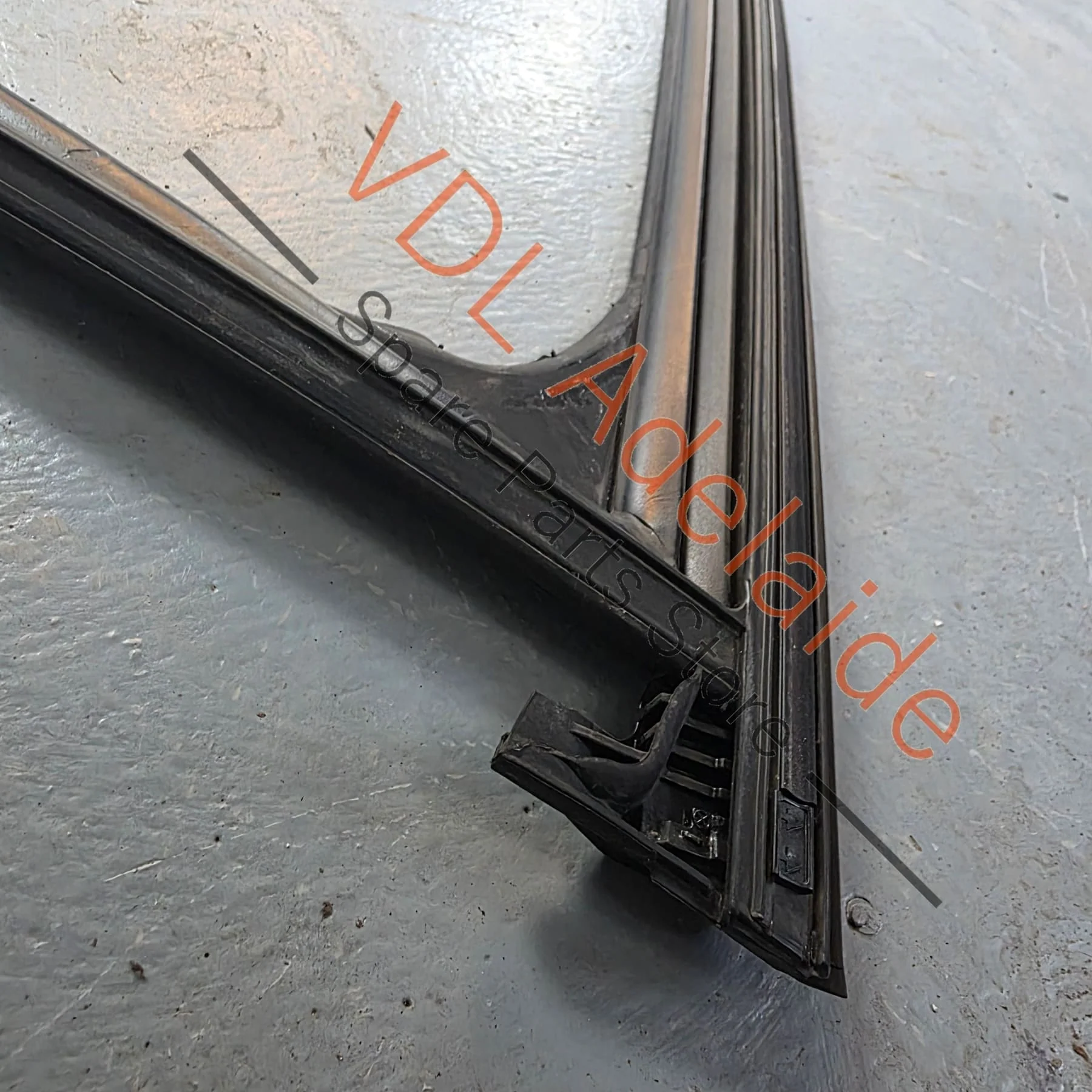 Bentley Bentayga 4V Front Left Window Seal Gasket Rubber 36A837431A - Image 5