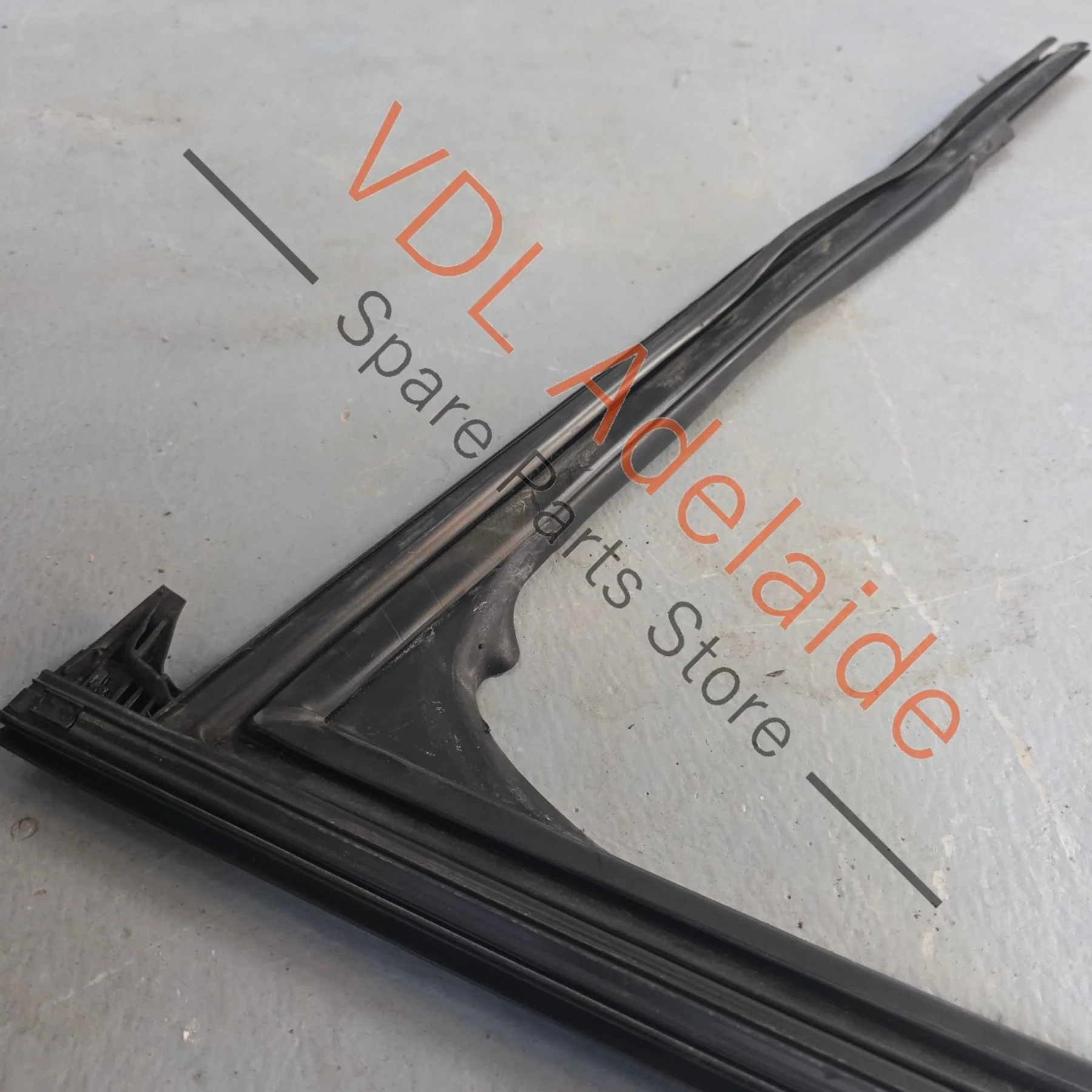 Bentley Bentayga 4V Front Left Window Seal Gasket Rubber 36A837431A - Image 6