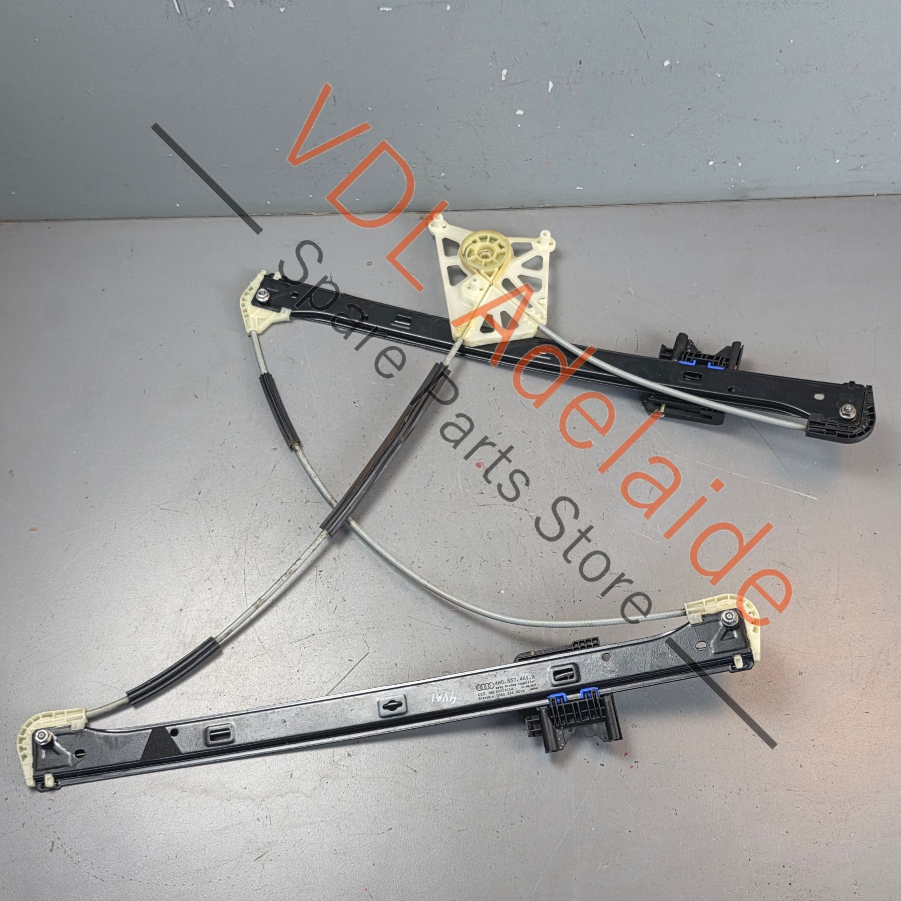 Bentley Bentayga Audi Q7 4M0837461A Front left door window regulator