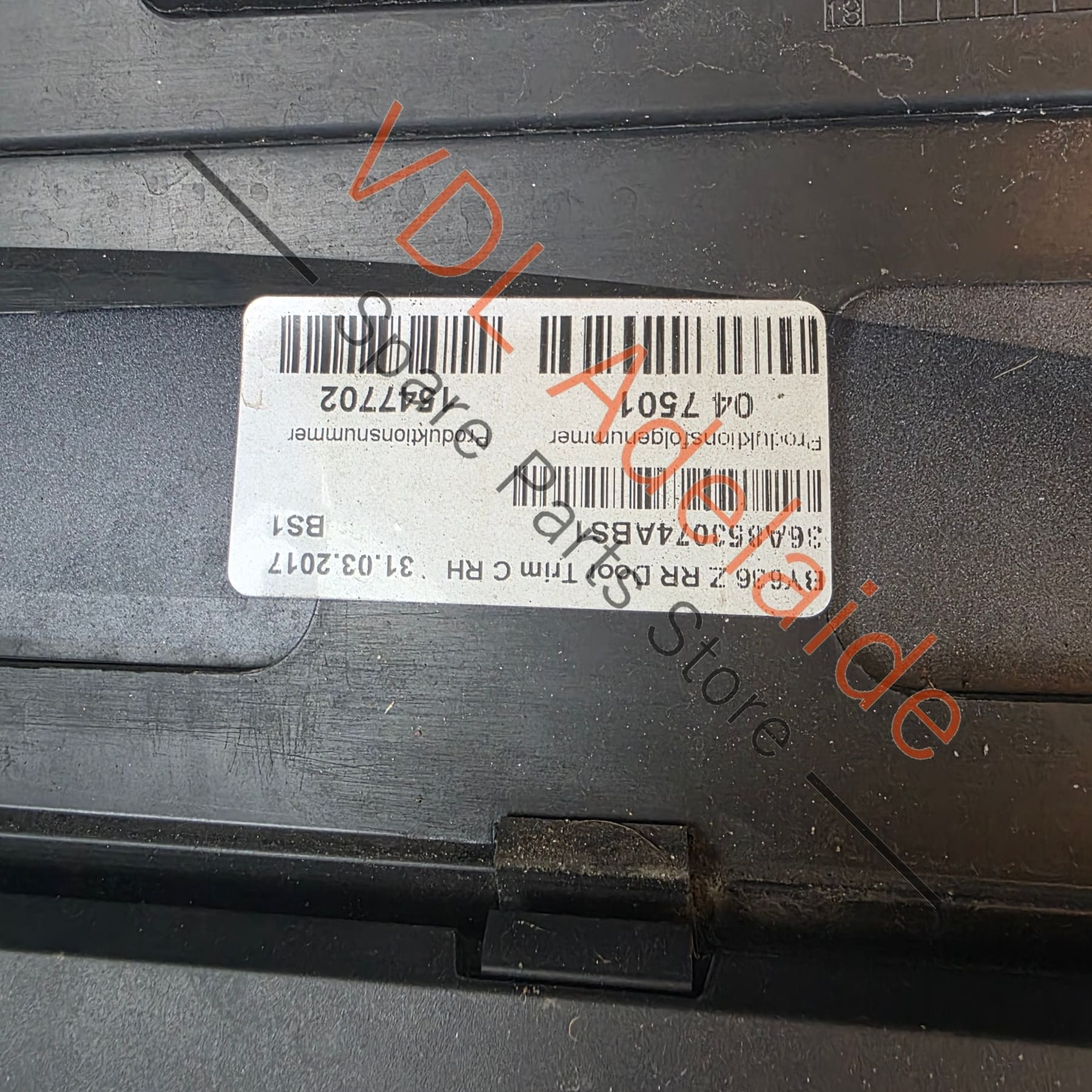 Bentley Bentayga 4V Rear Right Exterior Door Molding with Chrome Insert 36A853058 36A853192 - Image 3