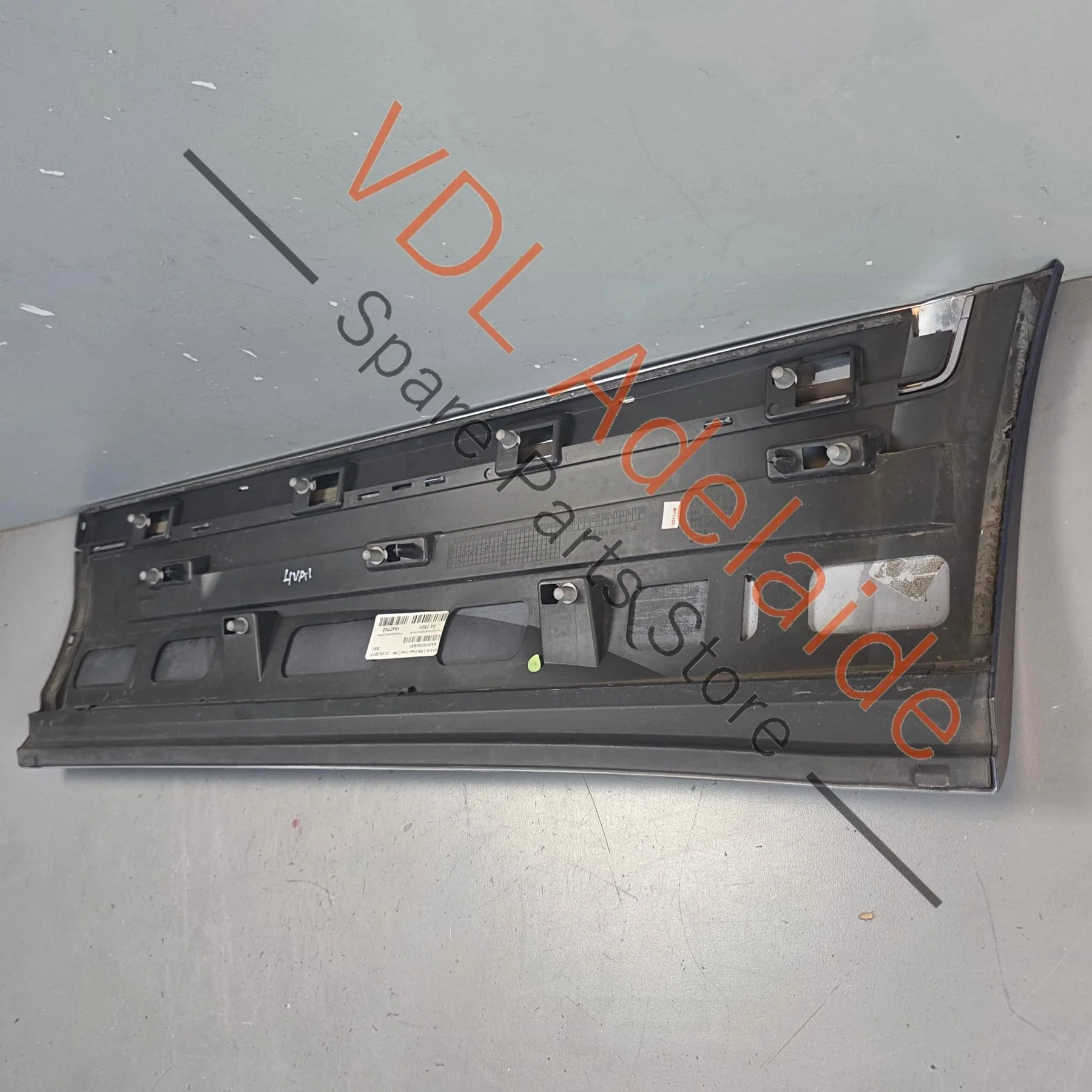 Bentley Bentayga 4V Rear Right Exterior Door Molding with Chrome Insert 36A853058 36A853192 - Image 4