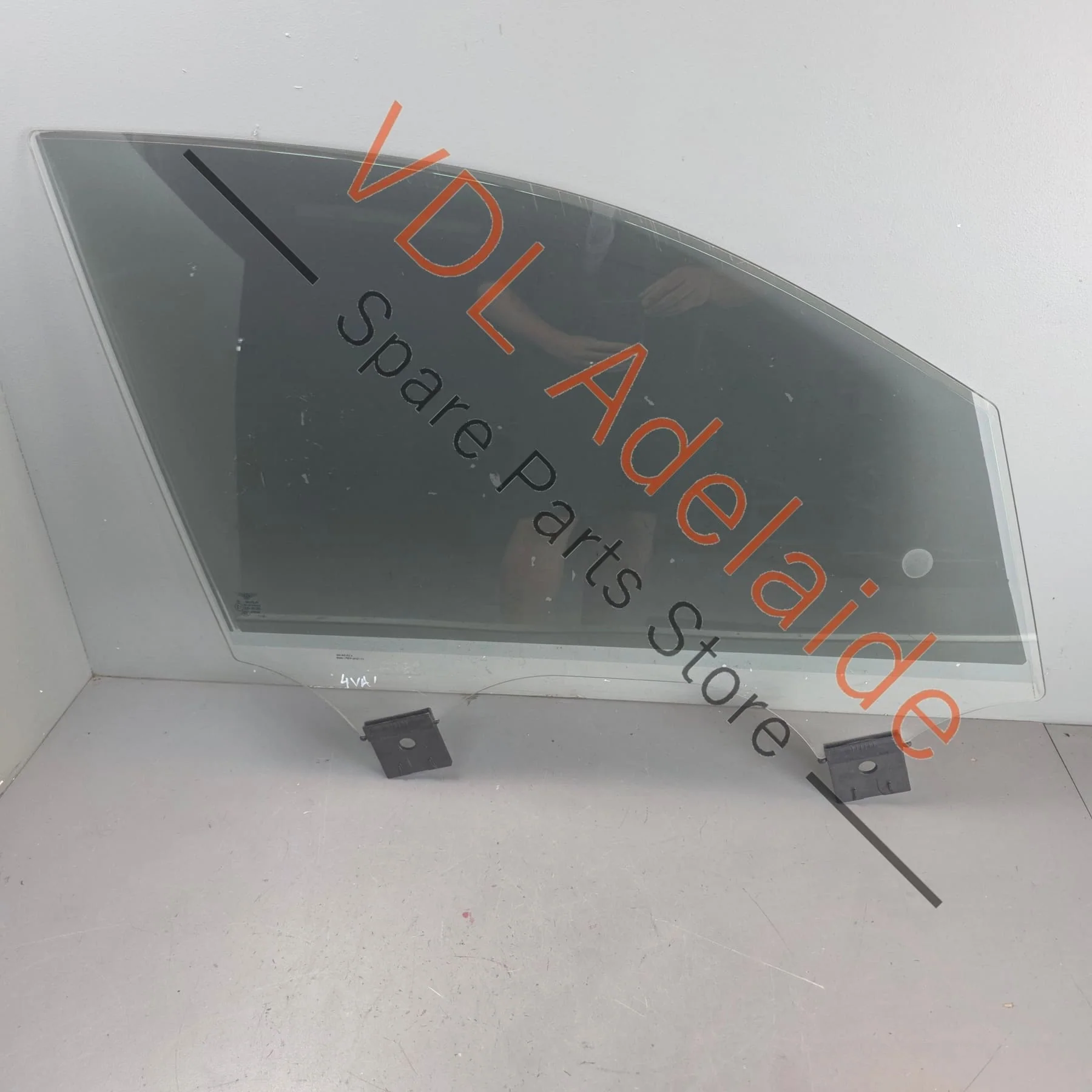 Bentley Bentayga 4V Right Front Door Glass Window 36A845022A
