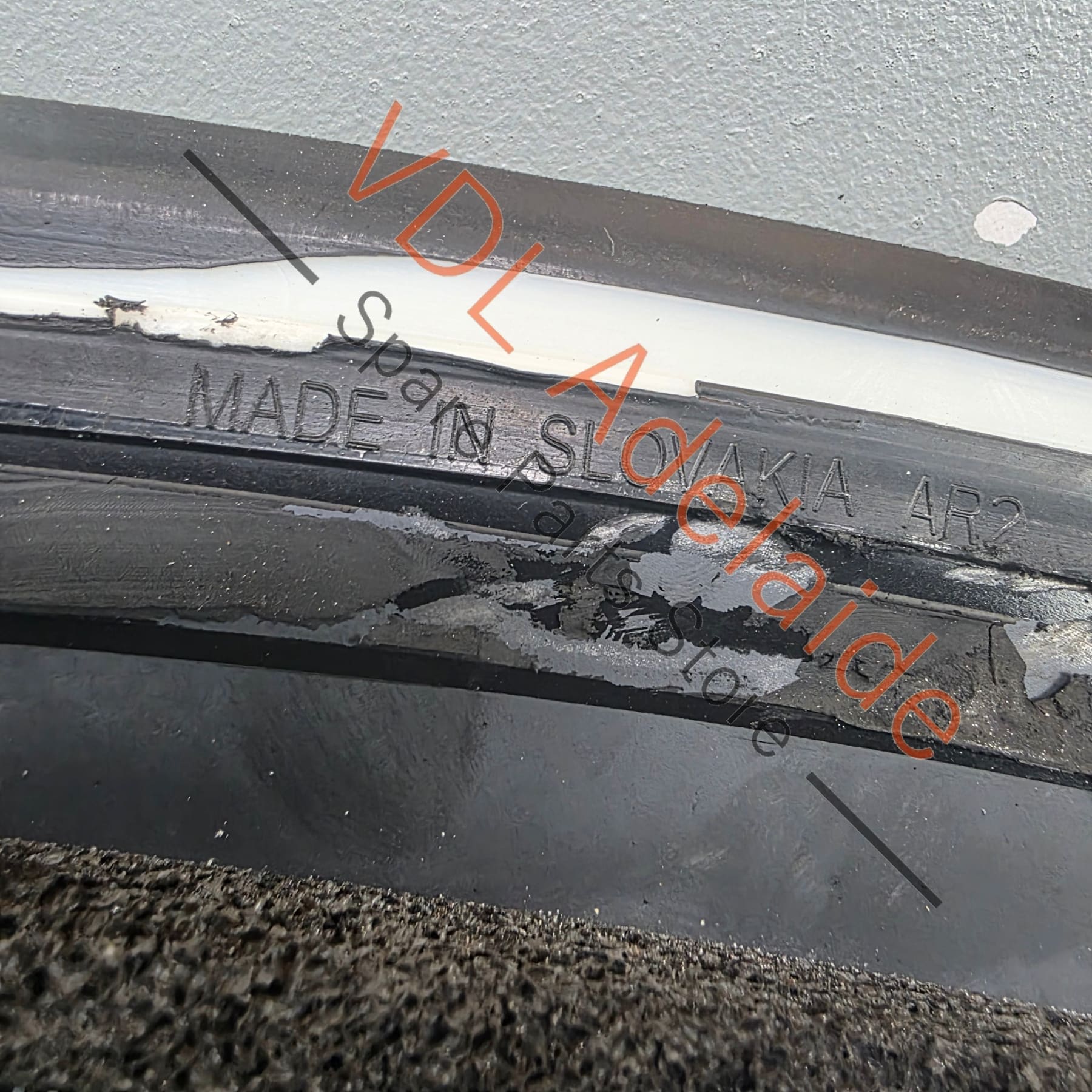 Bentley Bentayga 4V Right Rear Quarter Glass Window 36A845298K 36A845298AJ w Chrome Trim - Image 7