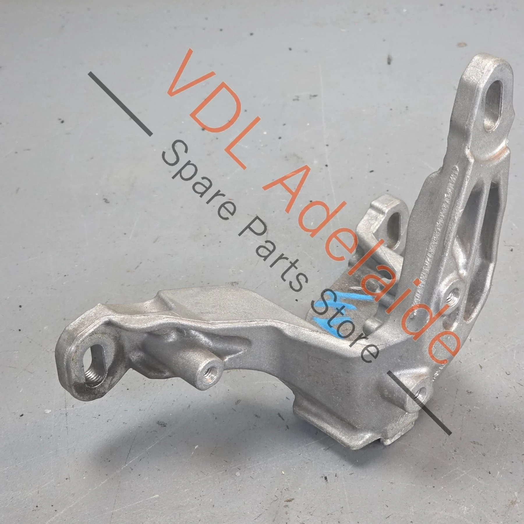 Aud VW V8 Engine Mount Bracket Aluminium 4M0399114B Right - Image 3