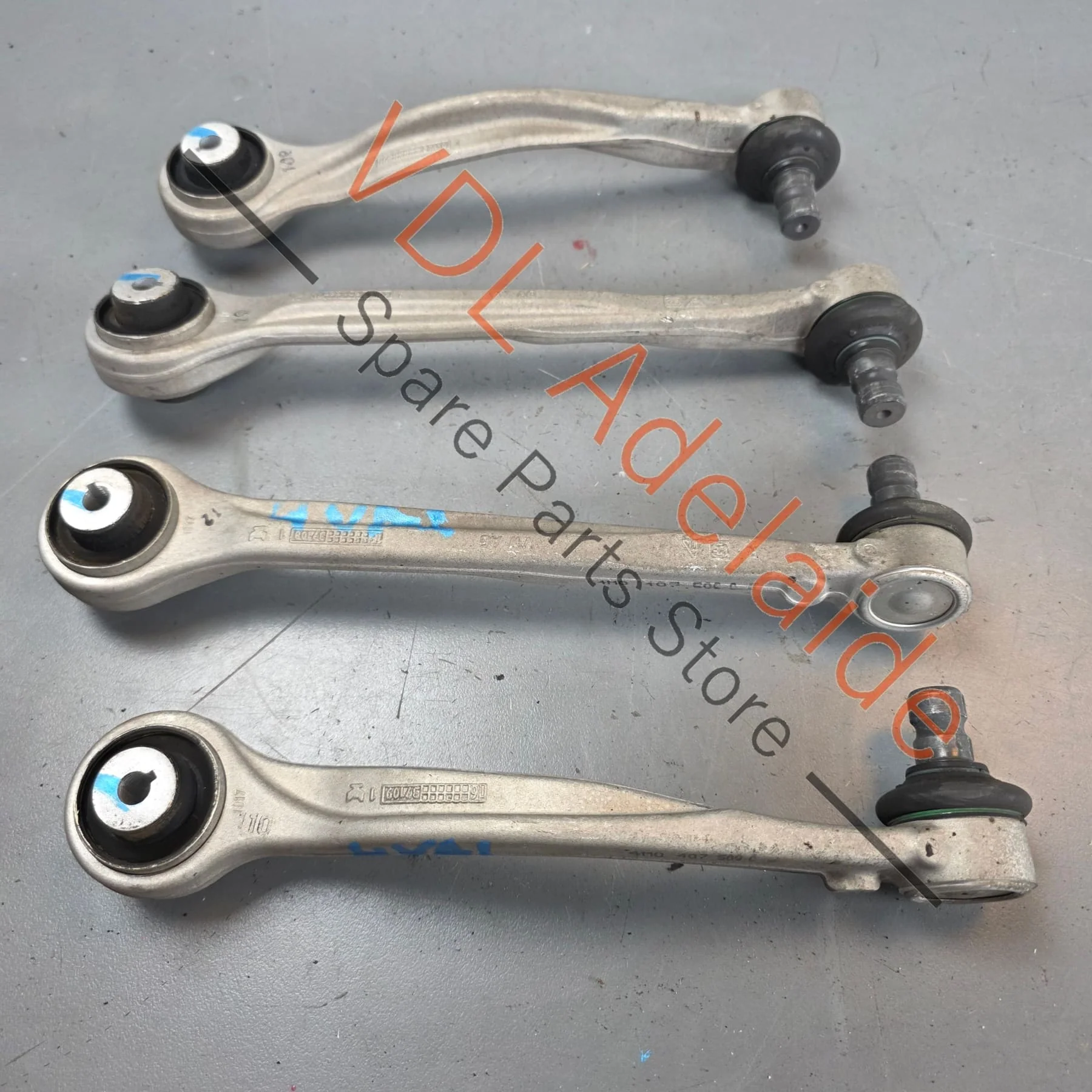 Bentley Bentayga Audi Q7 Touareg Suspension Upper Control Arm Set 4M0407509C 4M0407505C
