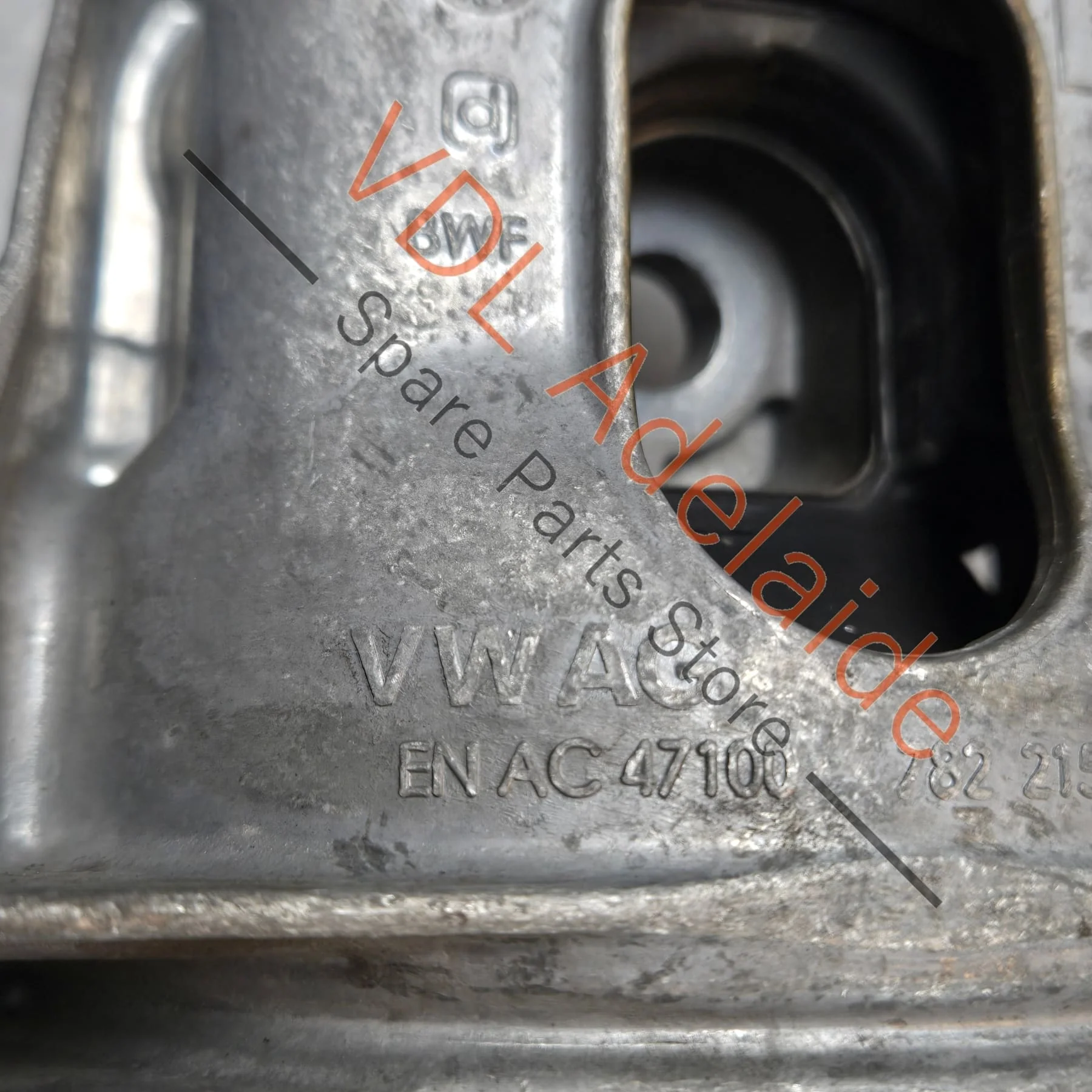 Bentley Bentayga Engine Mount Left 4M0199255AJ - Image 3
