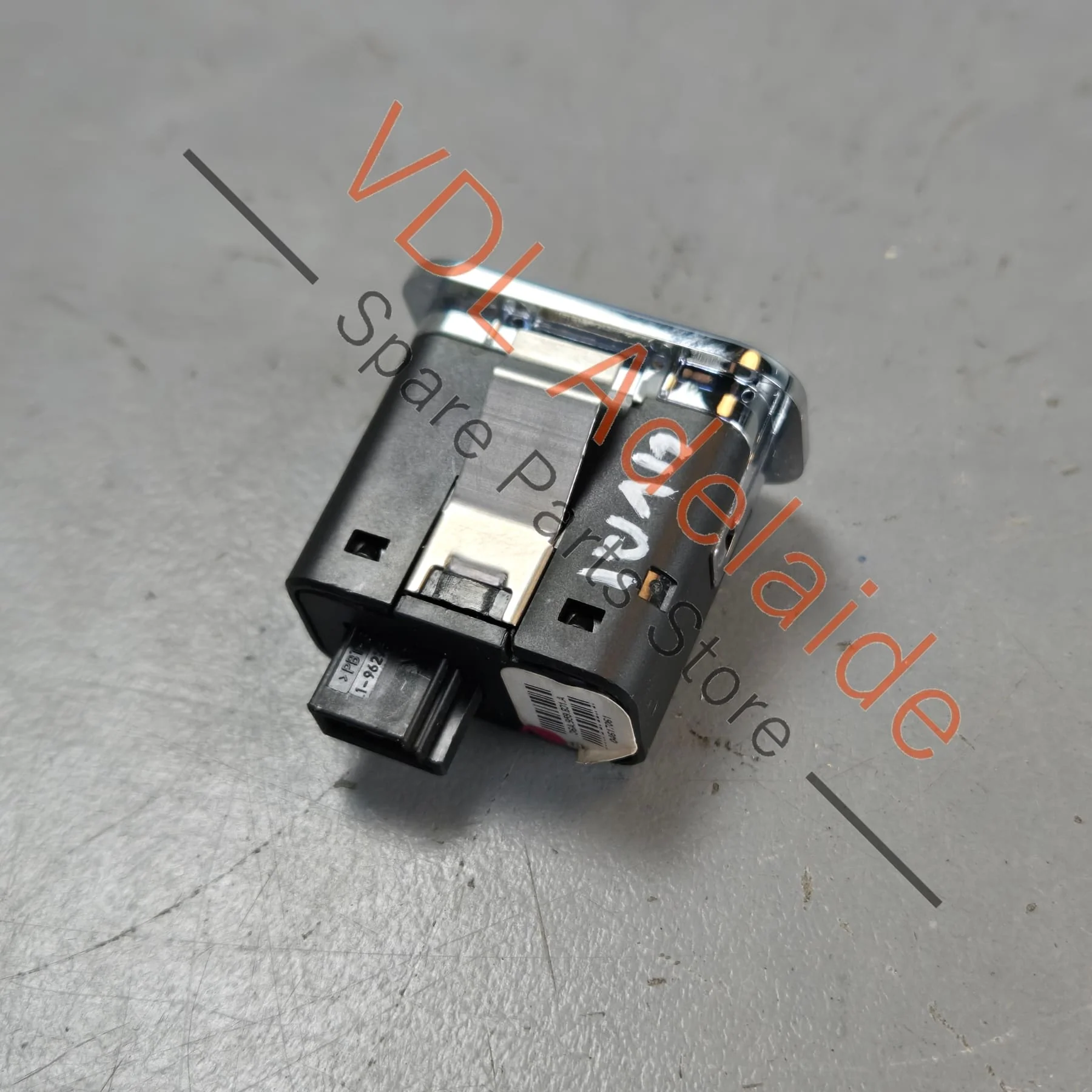 Bentley Bentayga Boot Trunk Release Open Switch 36A959831A - Image 3