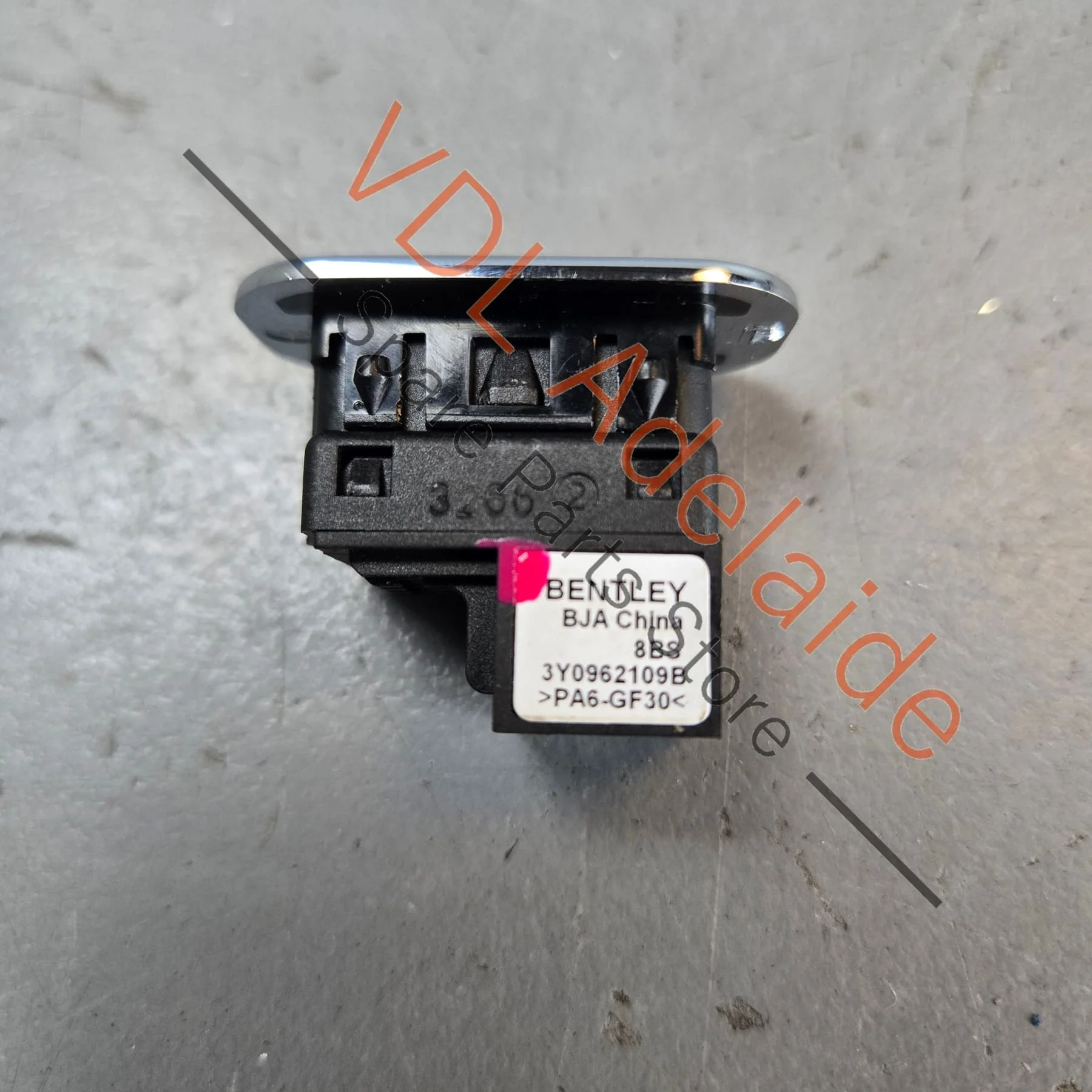 Bentley Bentayga Interior Motion Alarm Switch 3Y0962109B - Image 2