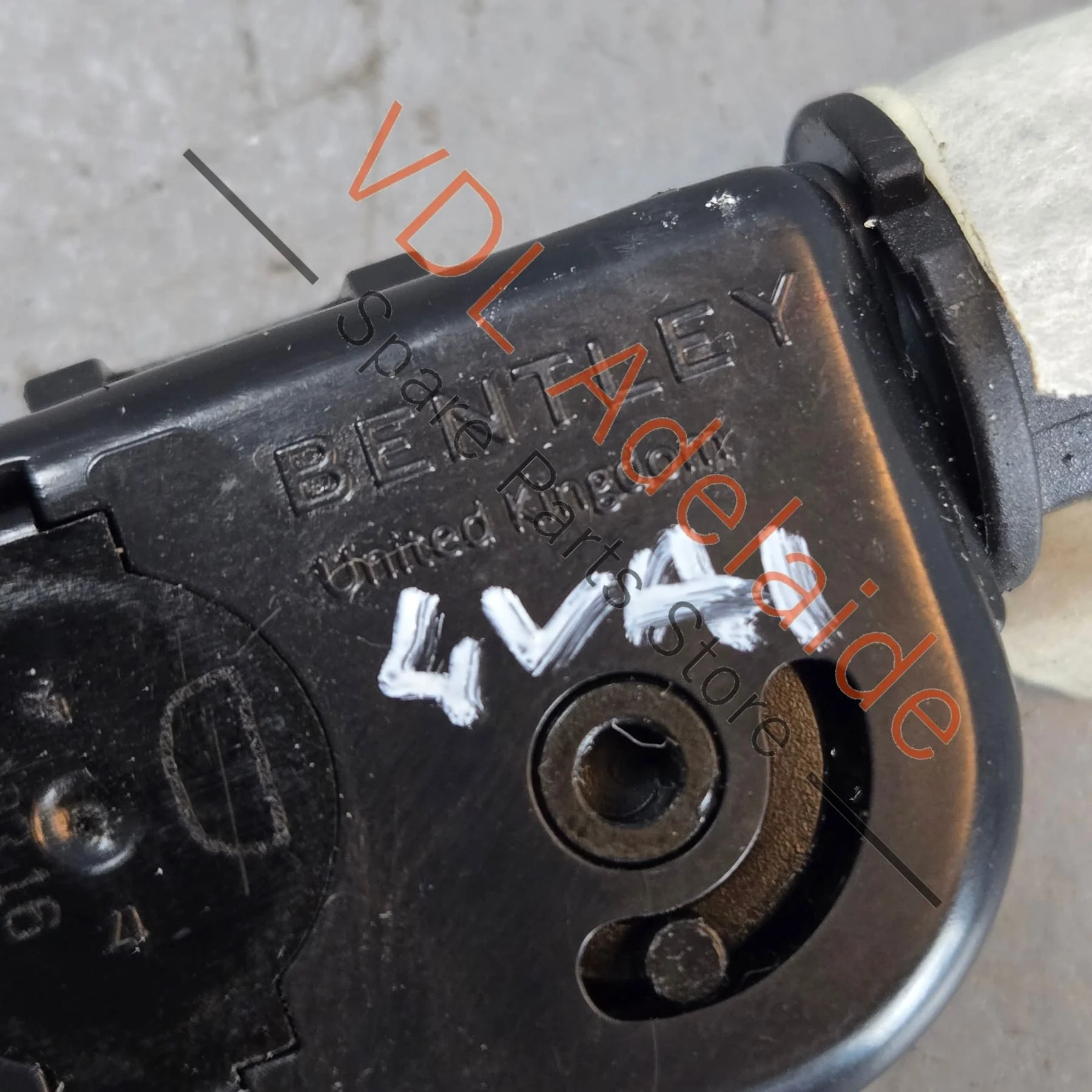 Bentley Bentayga Air Conditioning Vent Adjustment Pull Switch Assy 36A819820 3Y0819790C 36A819741 Front Right - Image 4