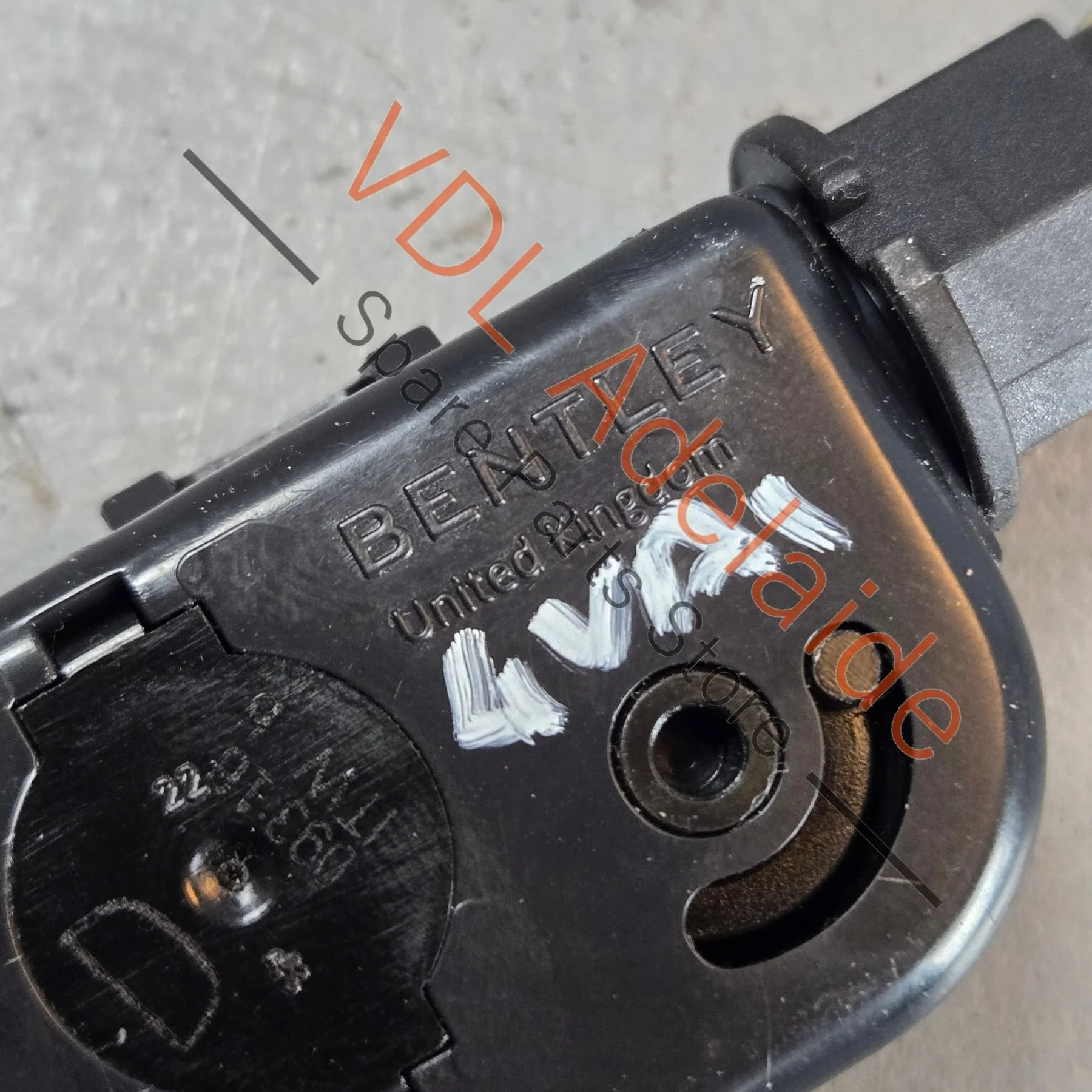 Bentley Bentayga Air Conditioning Vent Adjustment Pull Switch Assy 36A819820 3Y0819790C 36A819741 Rear Centre - Image 5